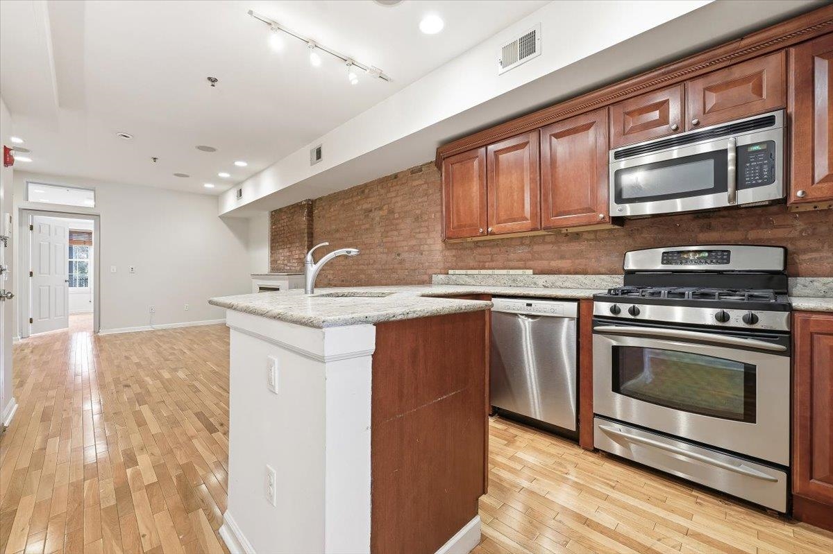 221 WILLOW AVE - Photo 5