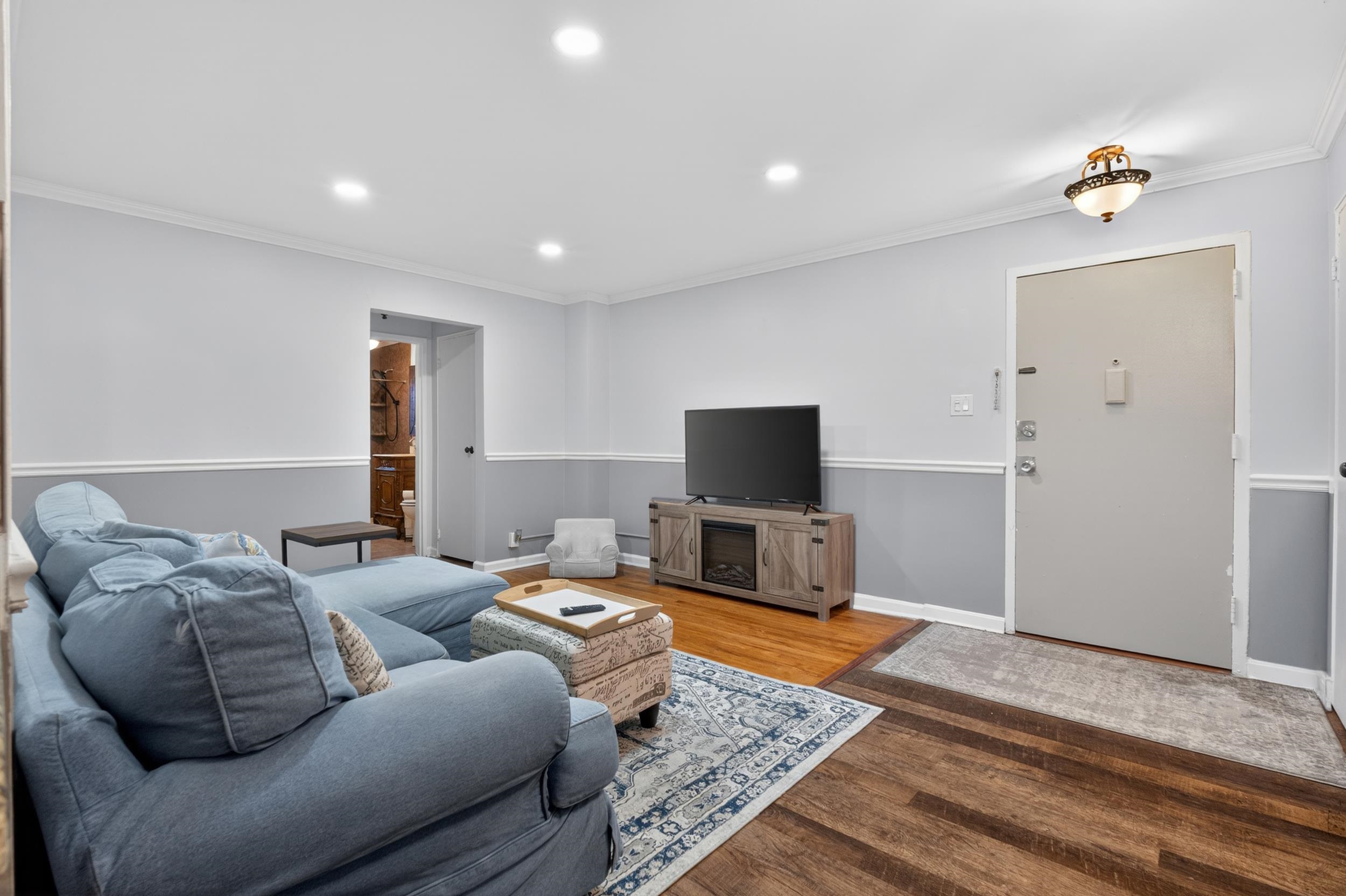214 AVENUE A - Photo 2