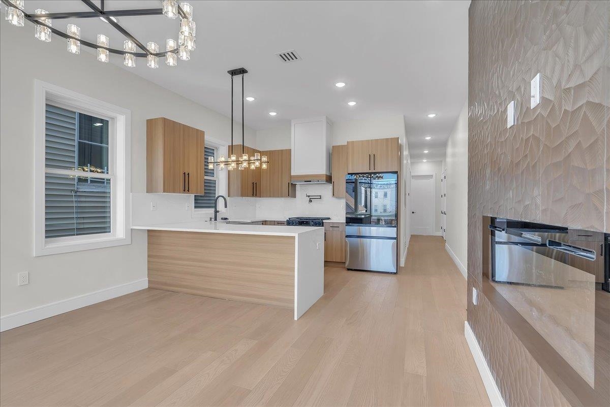 206 CLENDENNY AVE - Photo 4