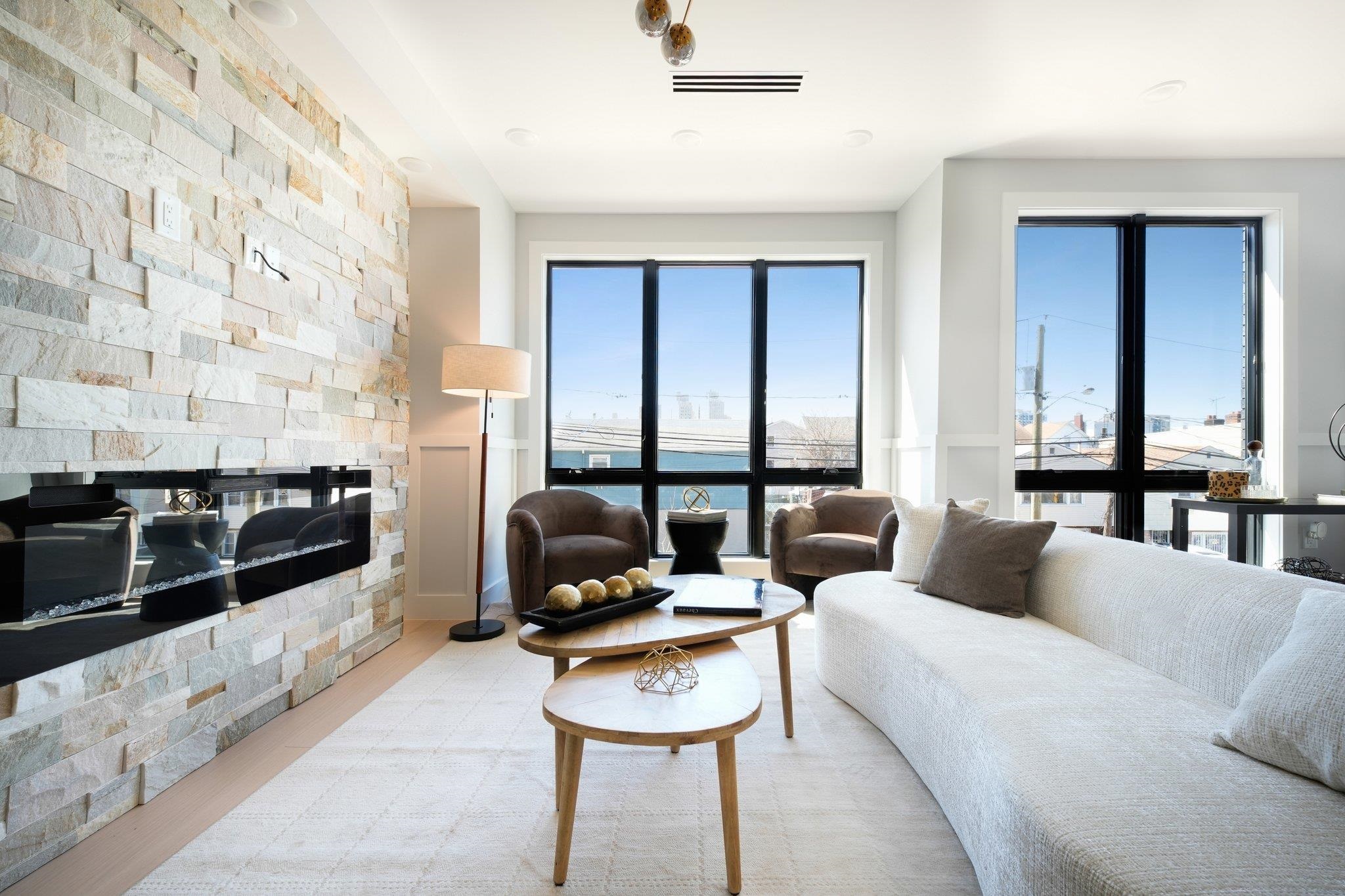 6 ELIZABETH ST - Photo 2