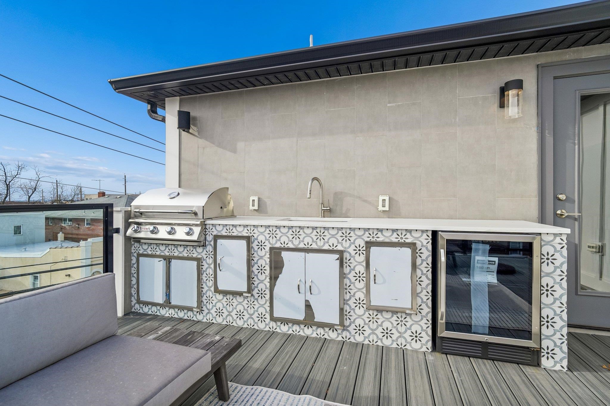 305 8TH ST - Photo 4