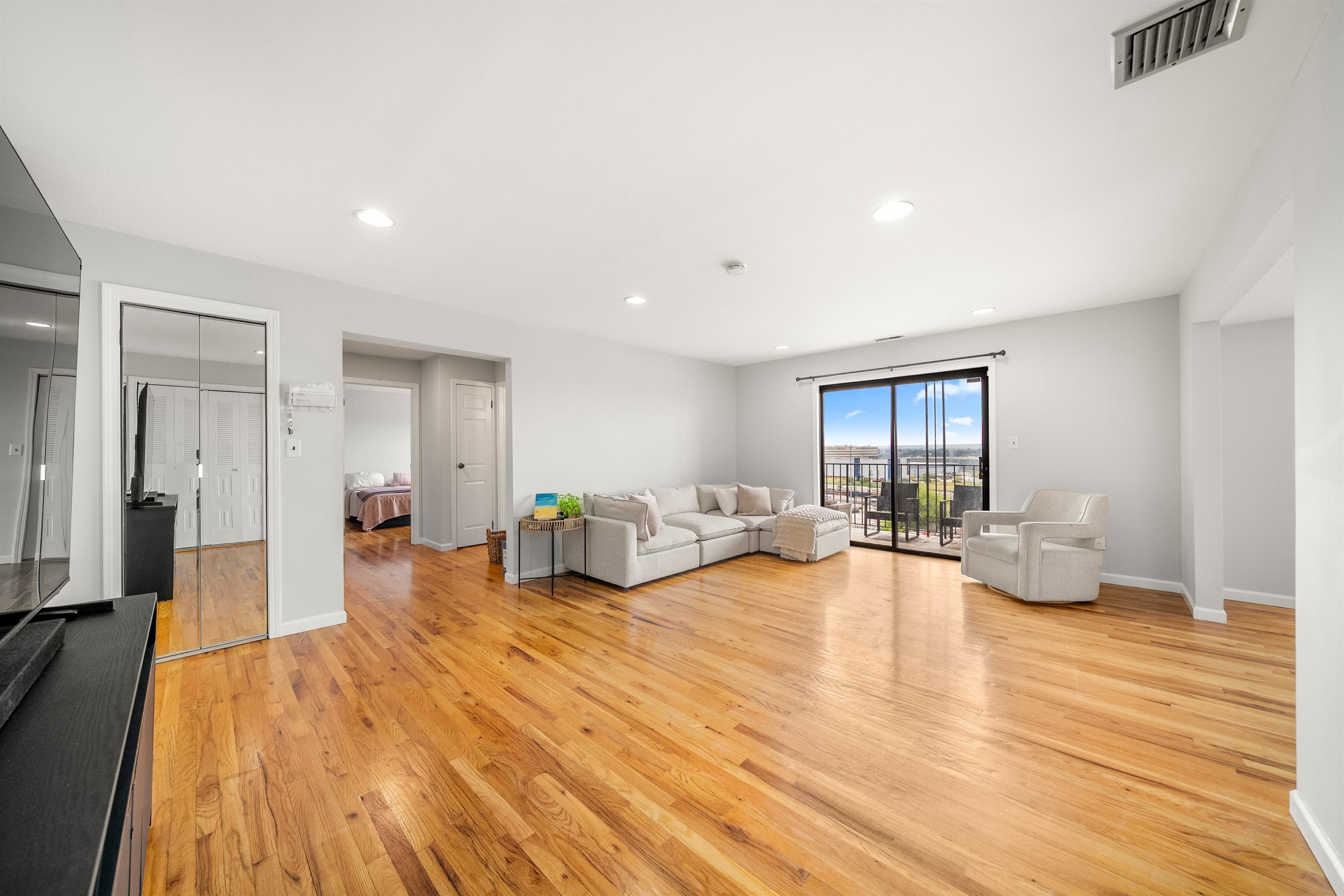 6605 GRANTON AVE - Photo 3