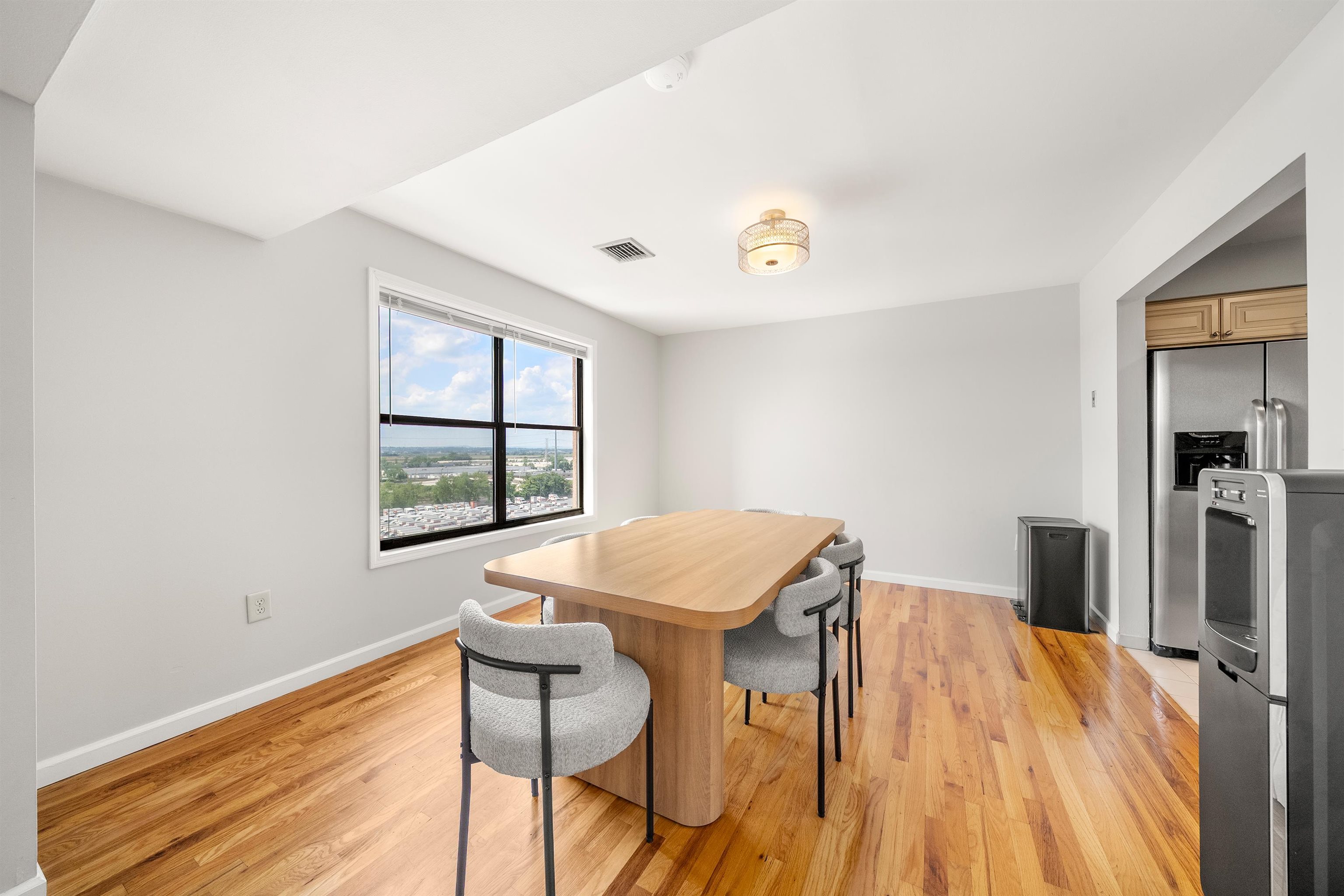 6605 GRANTON AVE - Photo 5