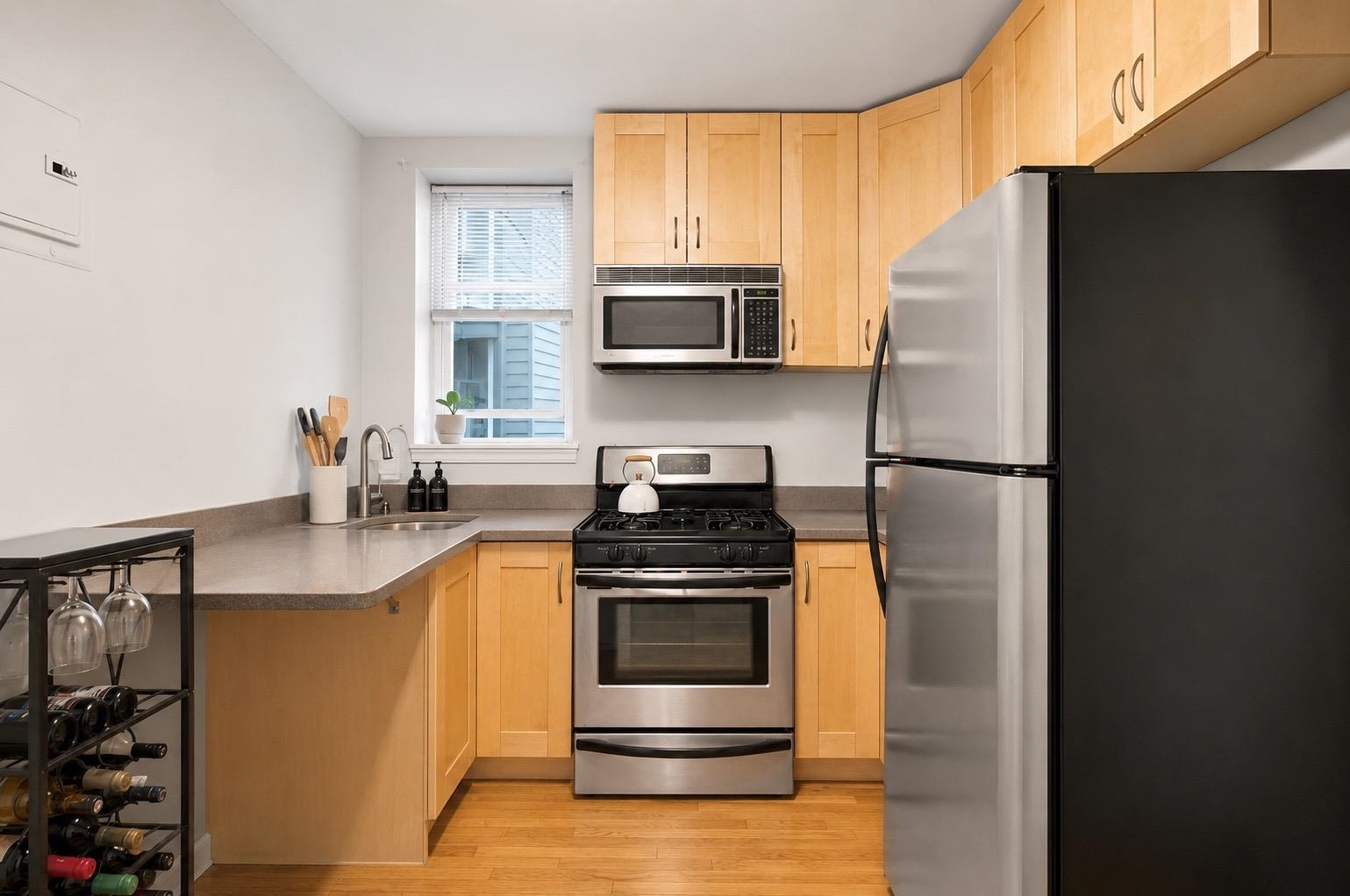 111 MALLORY AVE - Photo 2