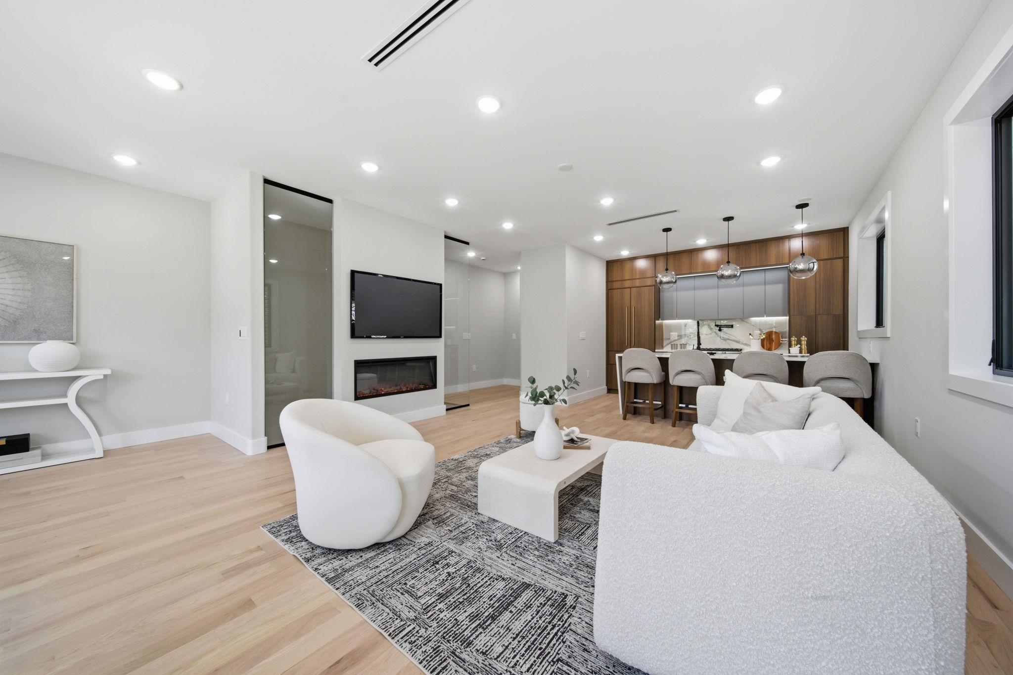 24 LINCOLN ST - Photo 2