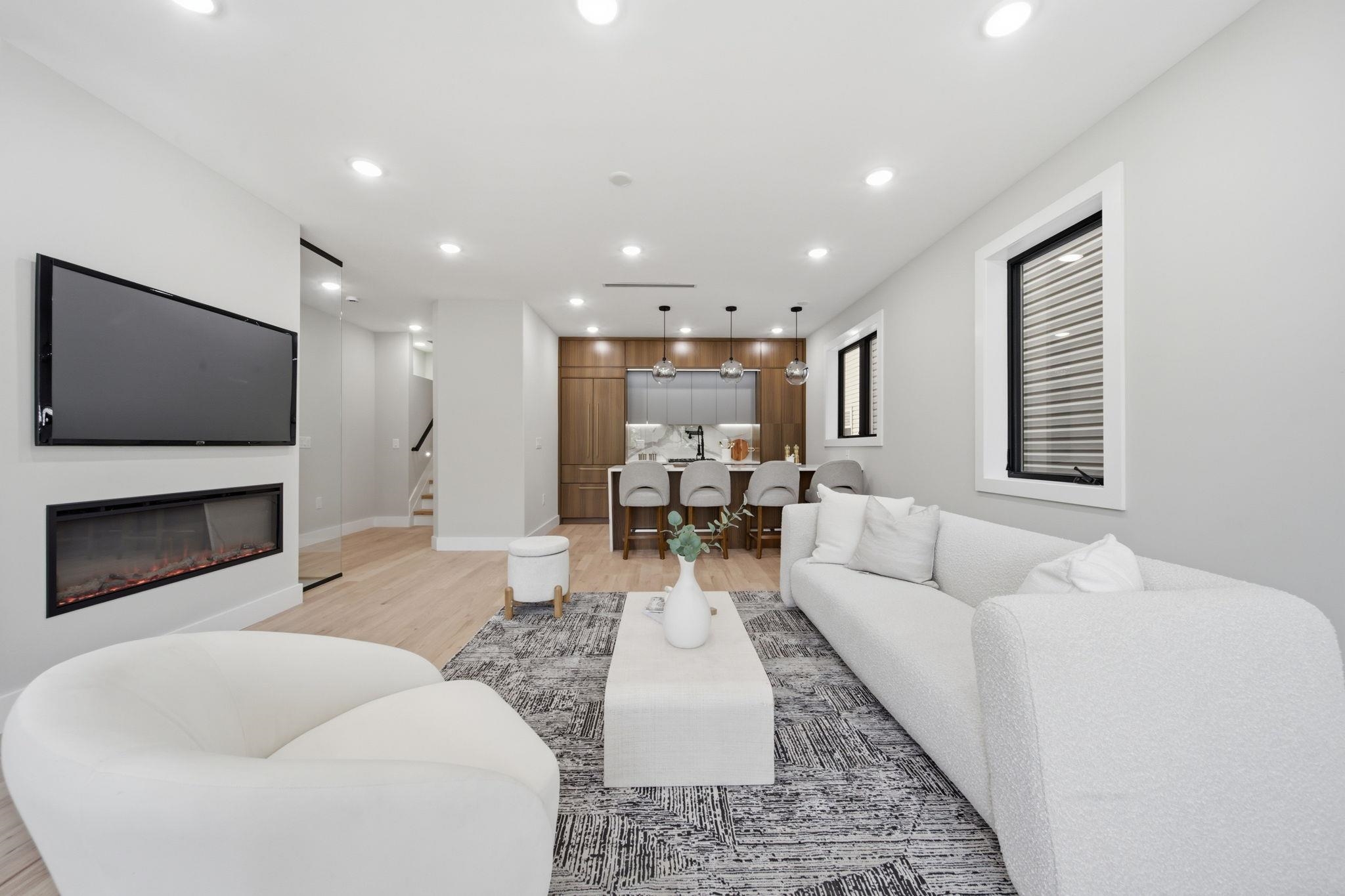 24 LINCOLN ST - Photo 3