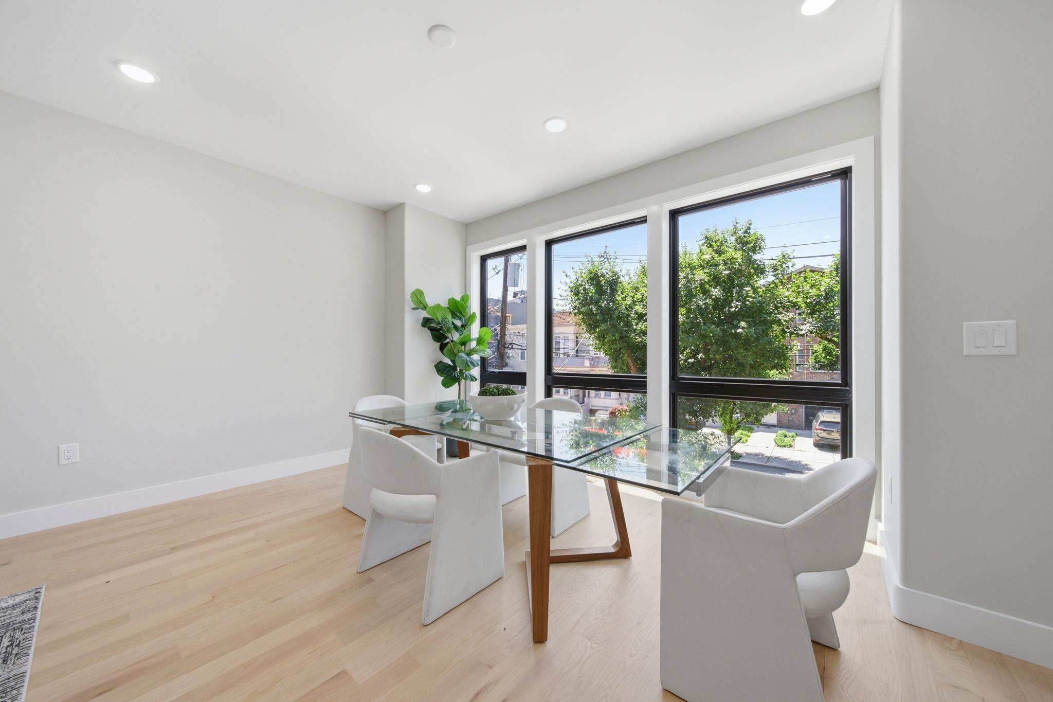 24 LINCOLN ST - Photo 5