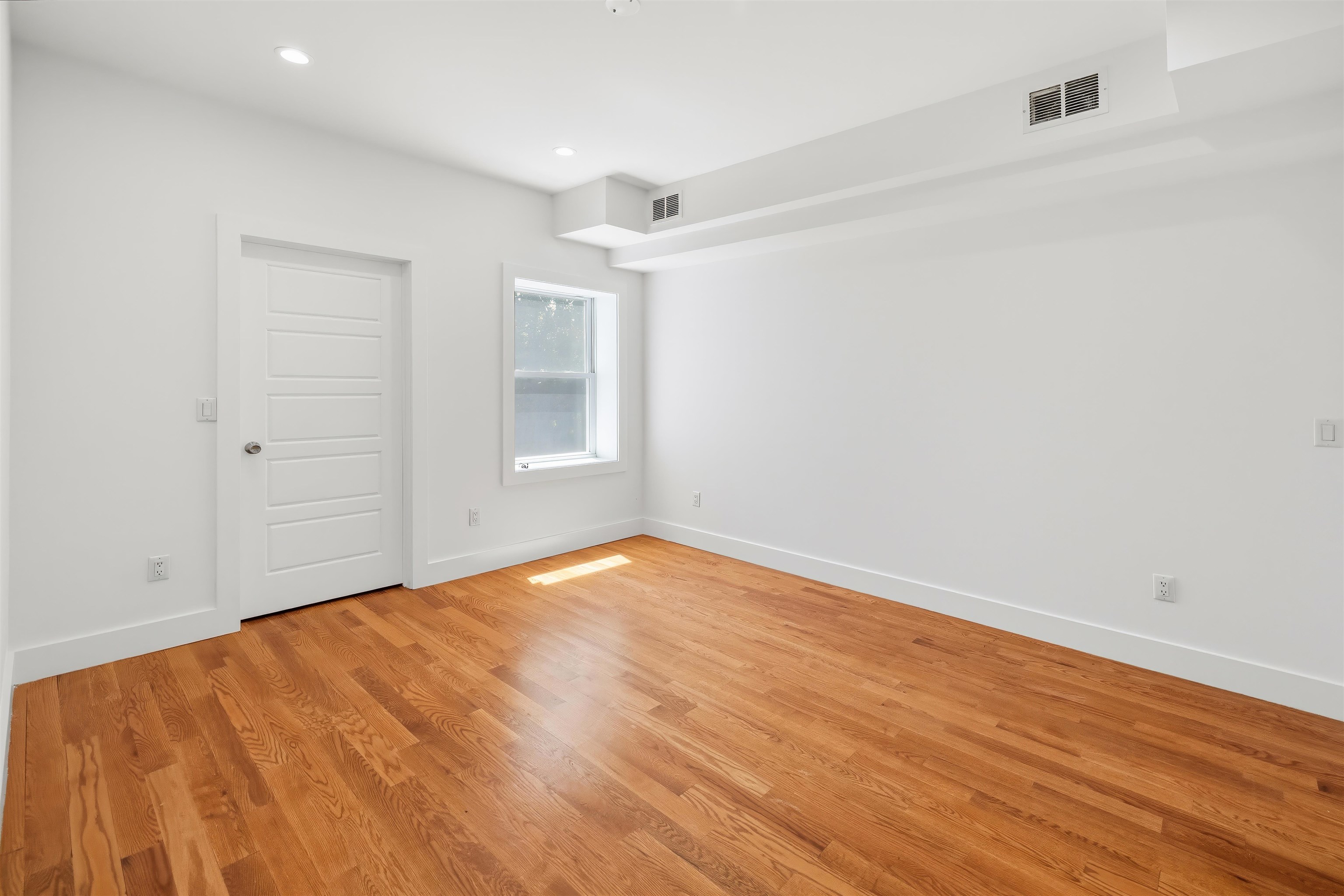 141 BEACH ST - Photo 4