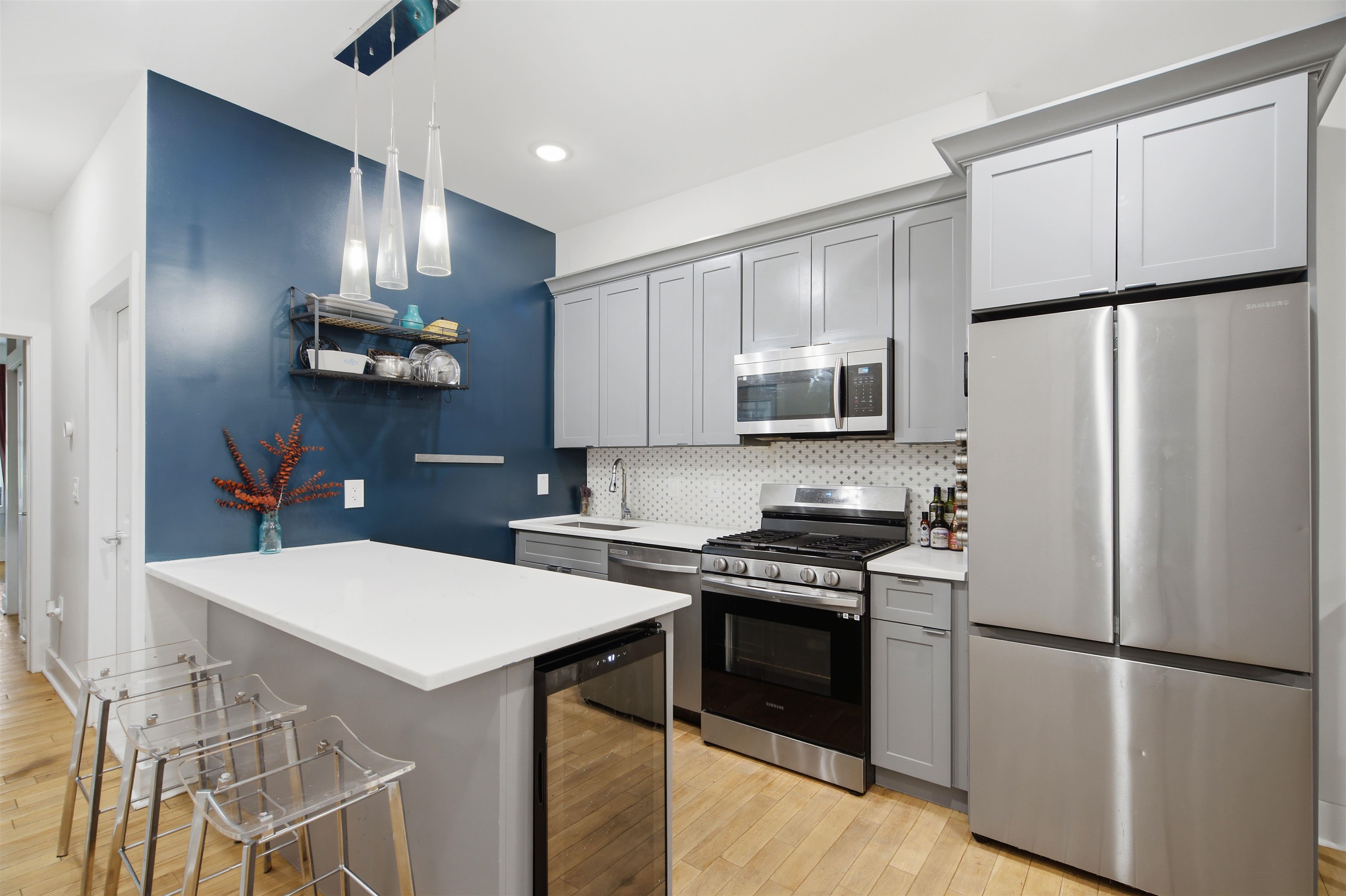 684 SUMMIT AVE - Photo 4