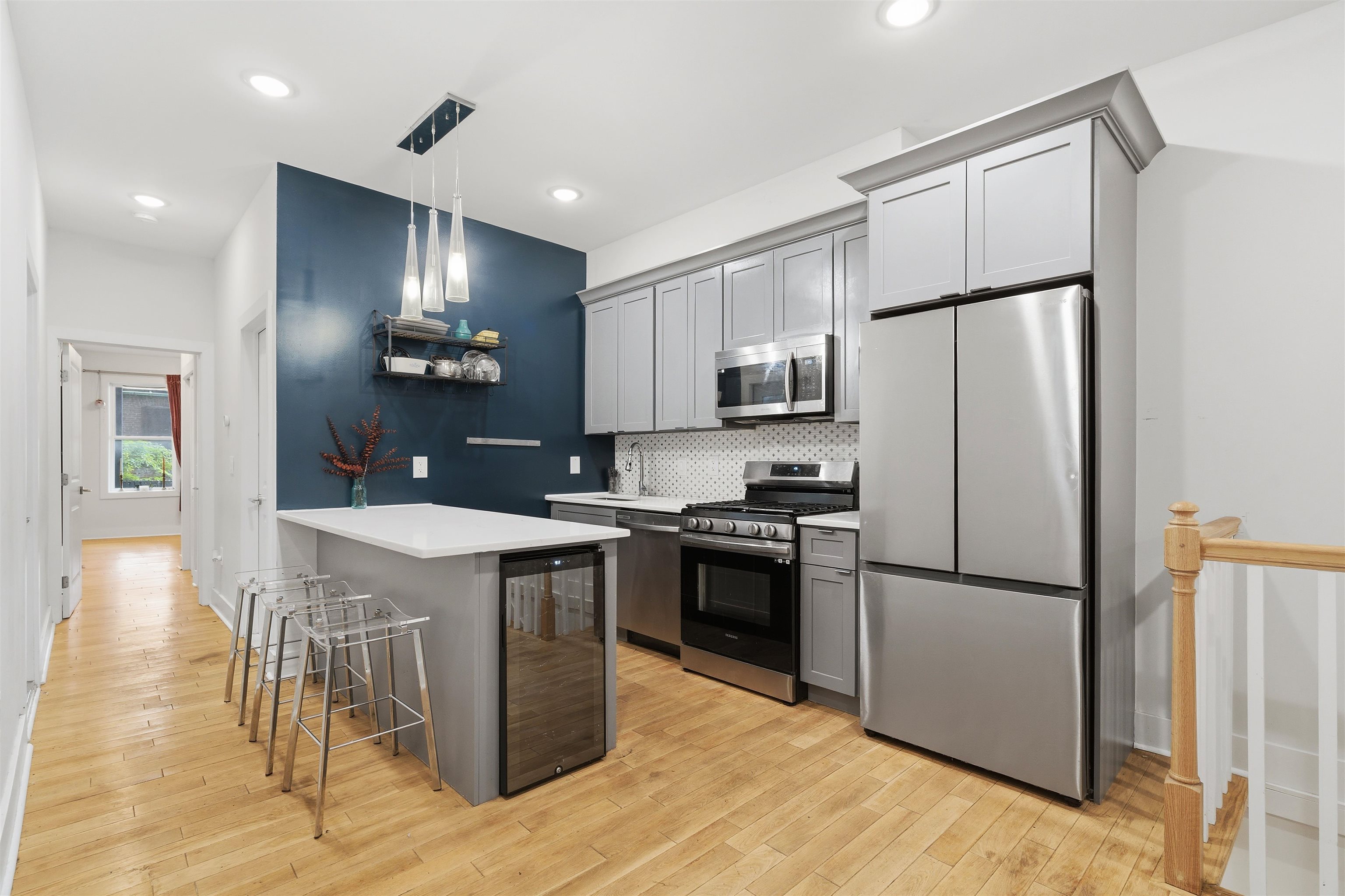 684 SUMMIT AVE - Photo 5