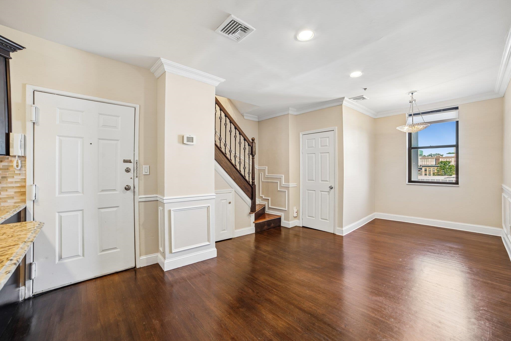 814 WILLOW AVE - Photo 2