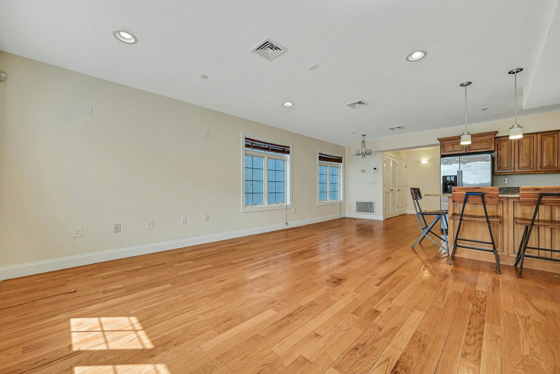124 68TH ST - Photo 4