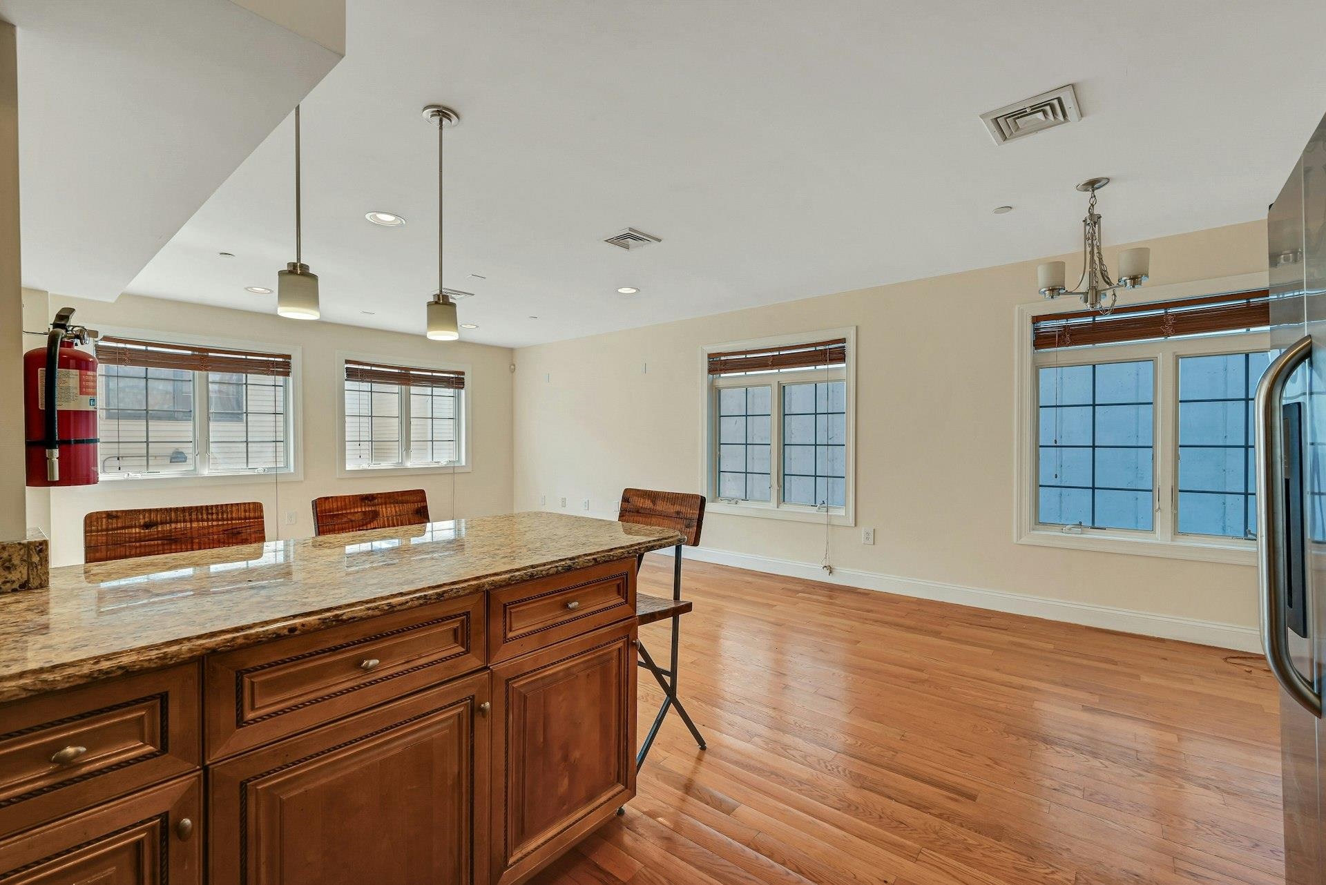 124 68TH ST - Photo 5