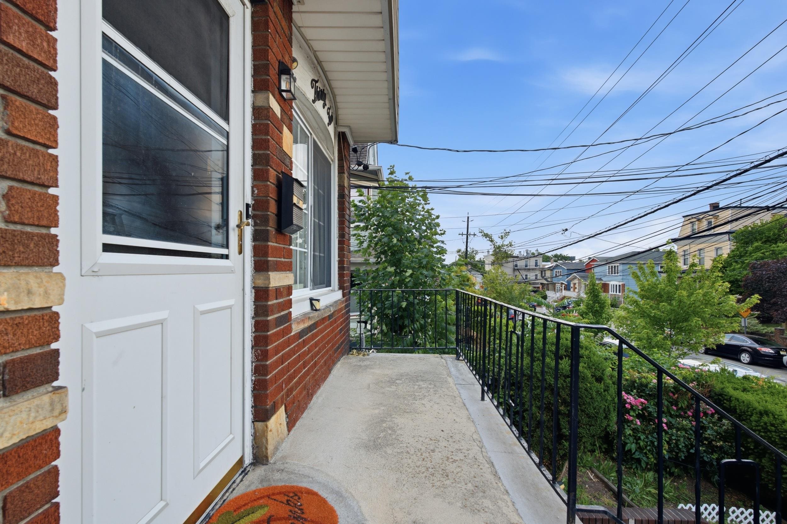 34 LINDEN AVE - Photo 2