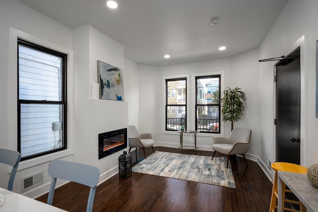 307 ARLINGTON AVE - Photo 2