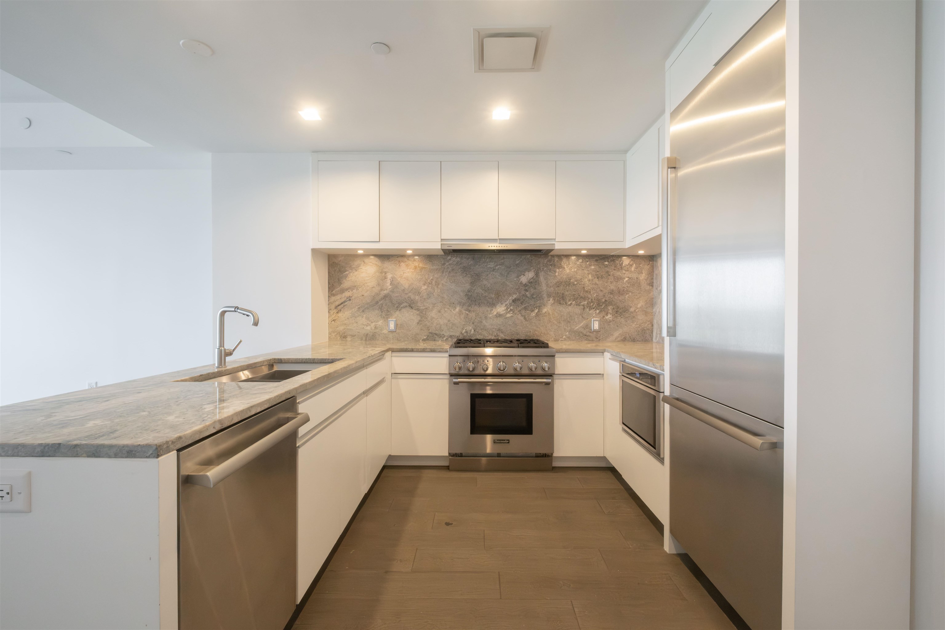 320 ADOLPHUS AVE - Photo 3