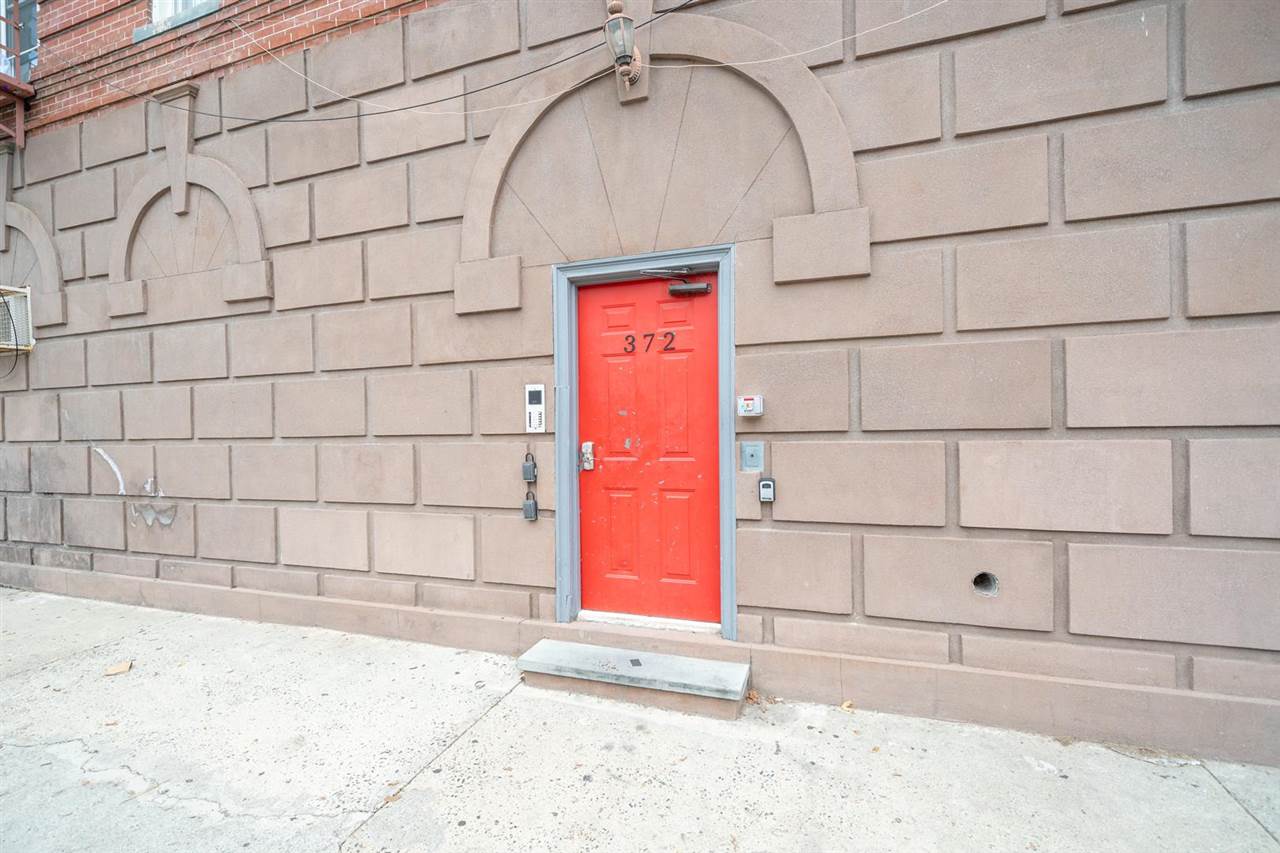 372 COMMUNIPAW AVE - Photo 2