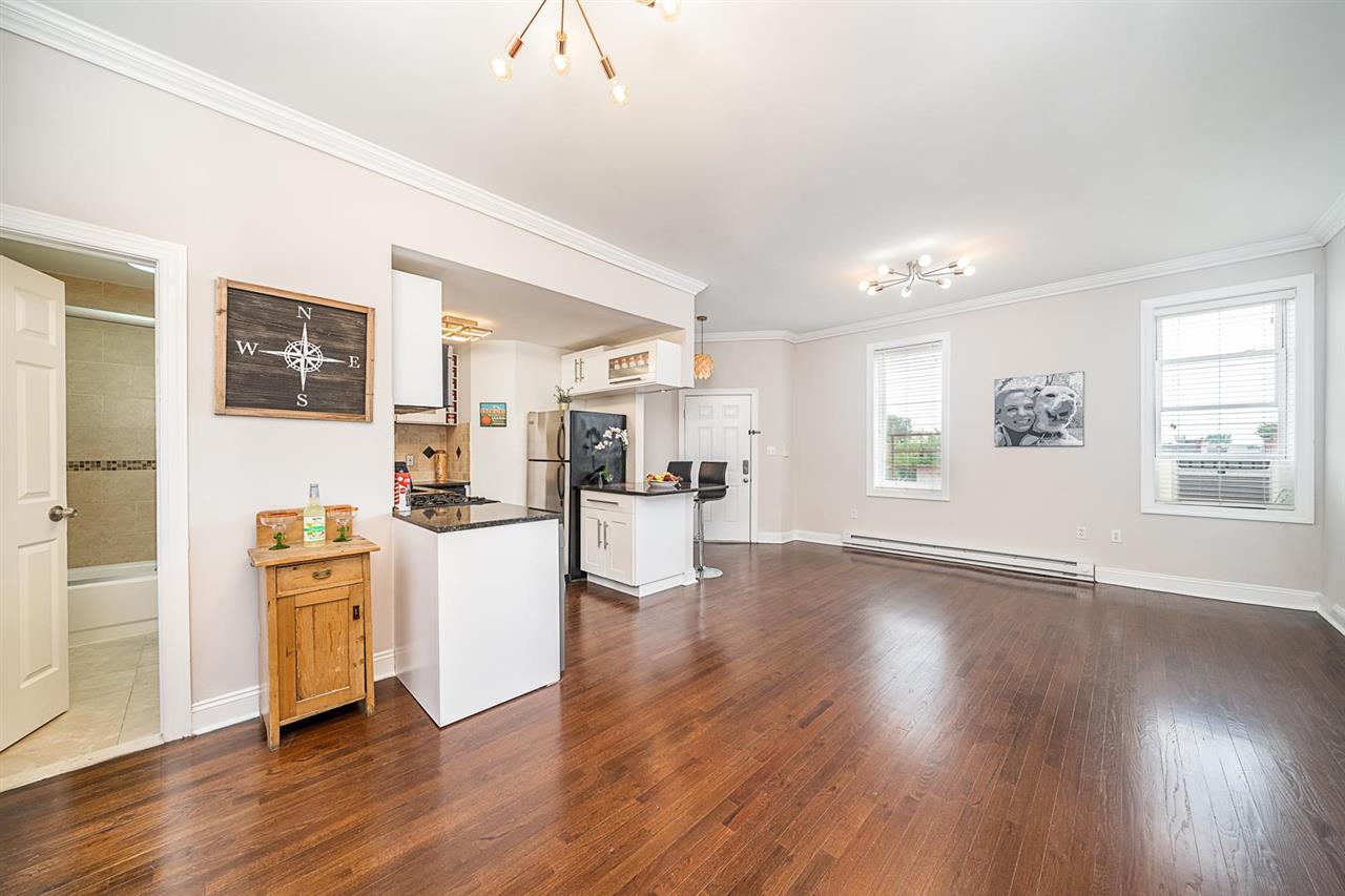 372 COMMUNIPAW AVE - Photo 3