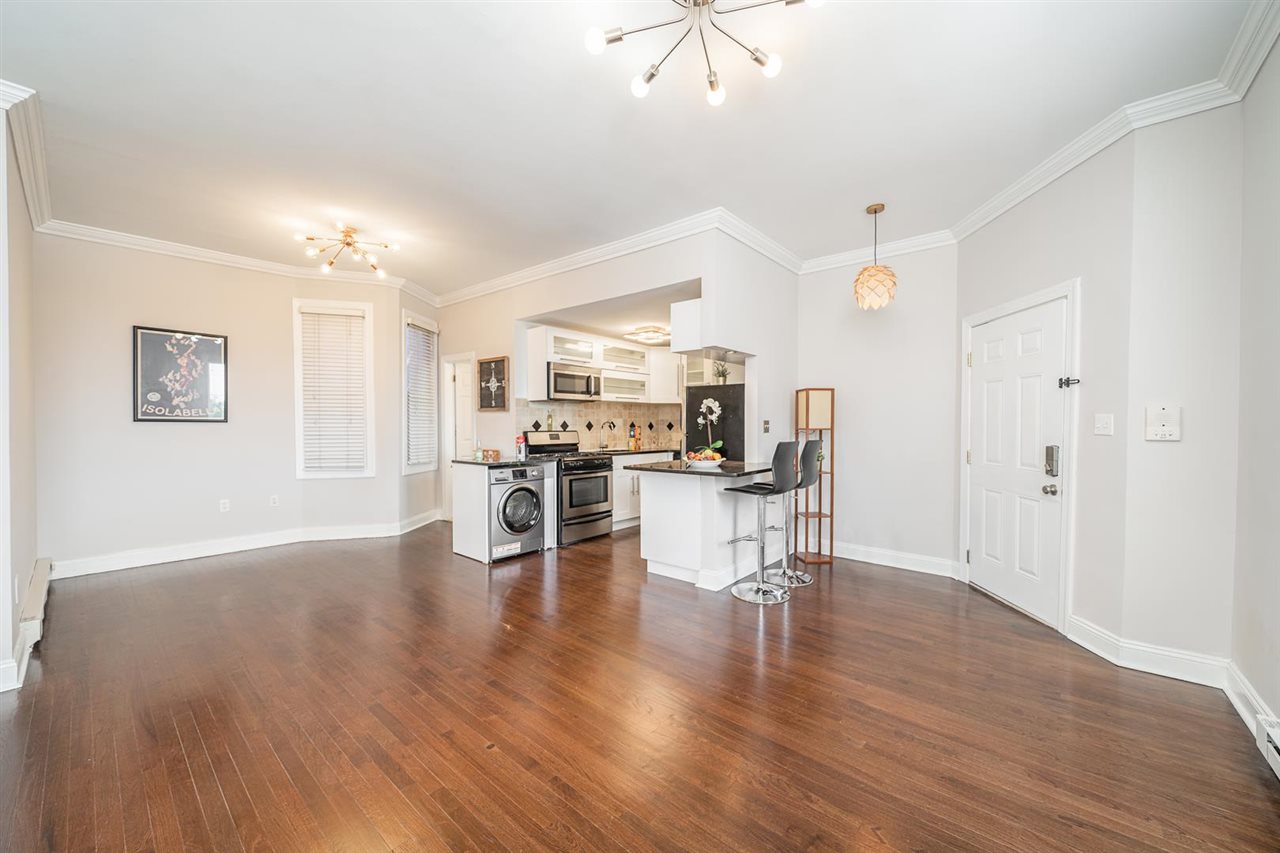 372 COMMUNIPAW AVE - Photo 5
