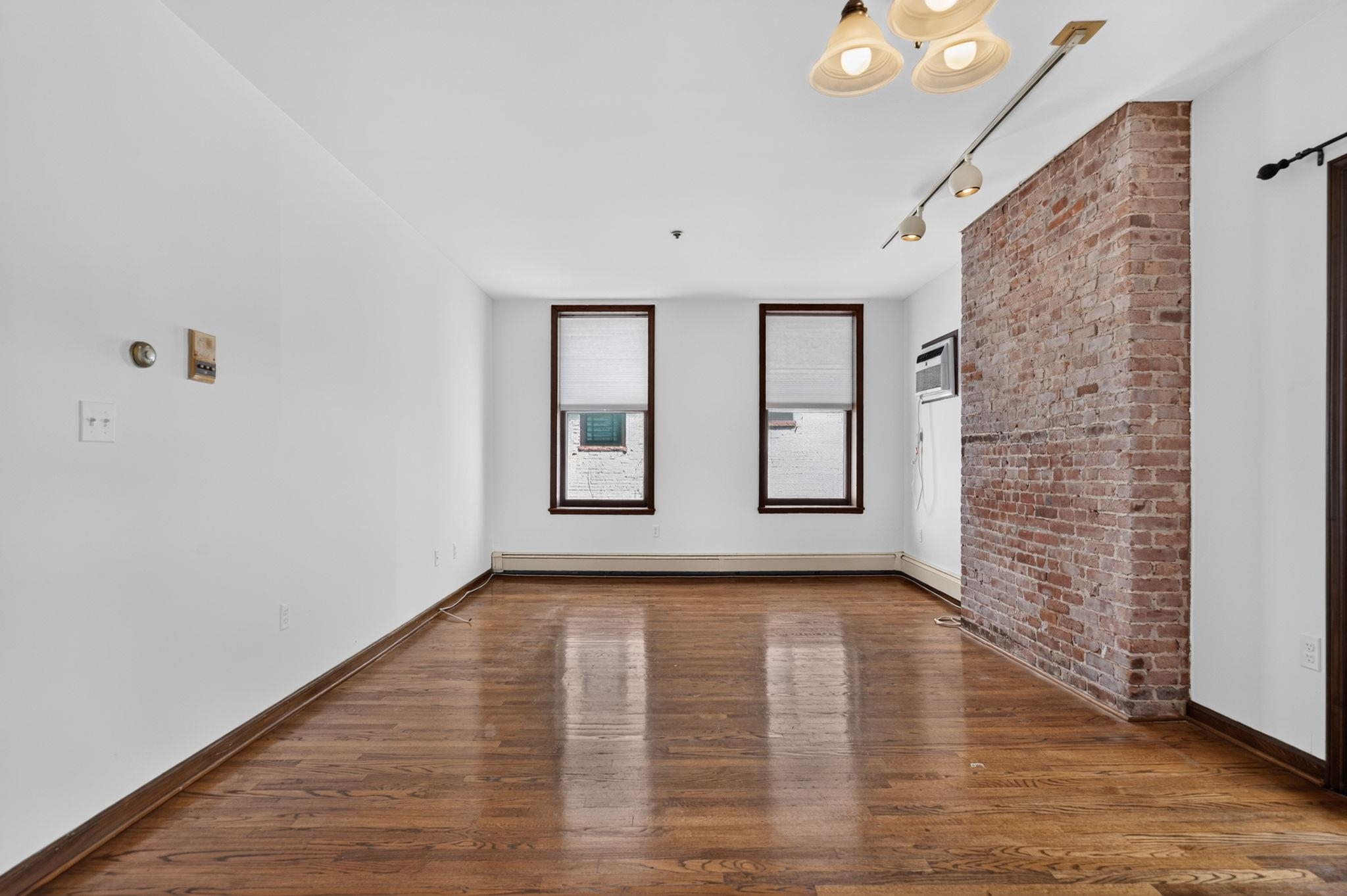 1103 WASHINGTON ST - Photo 2