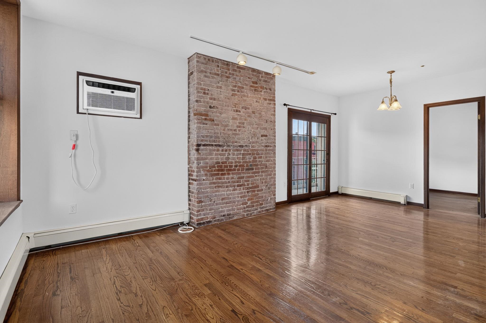 1103 WASHINGTON ST - Photo 3