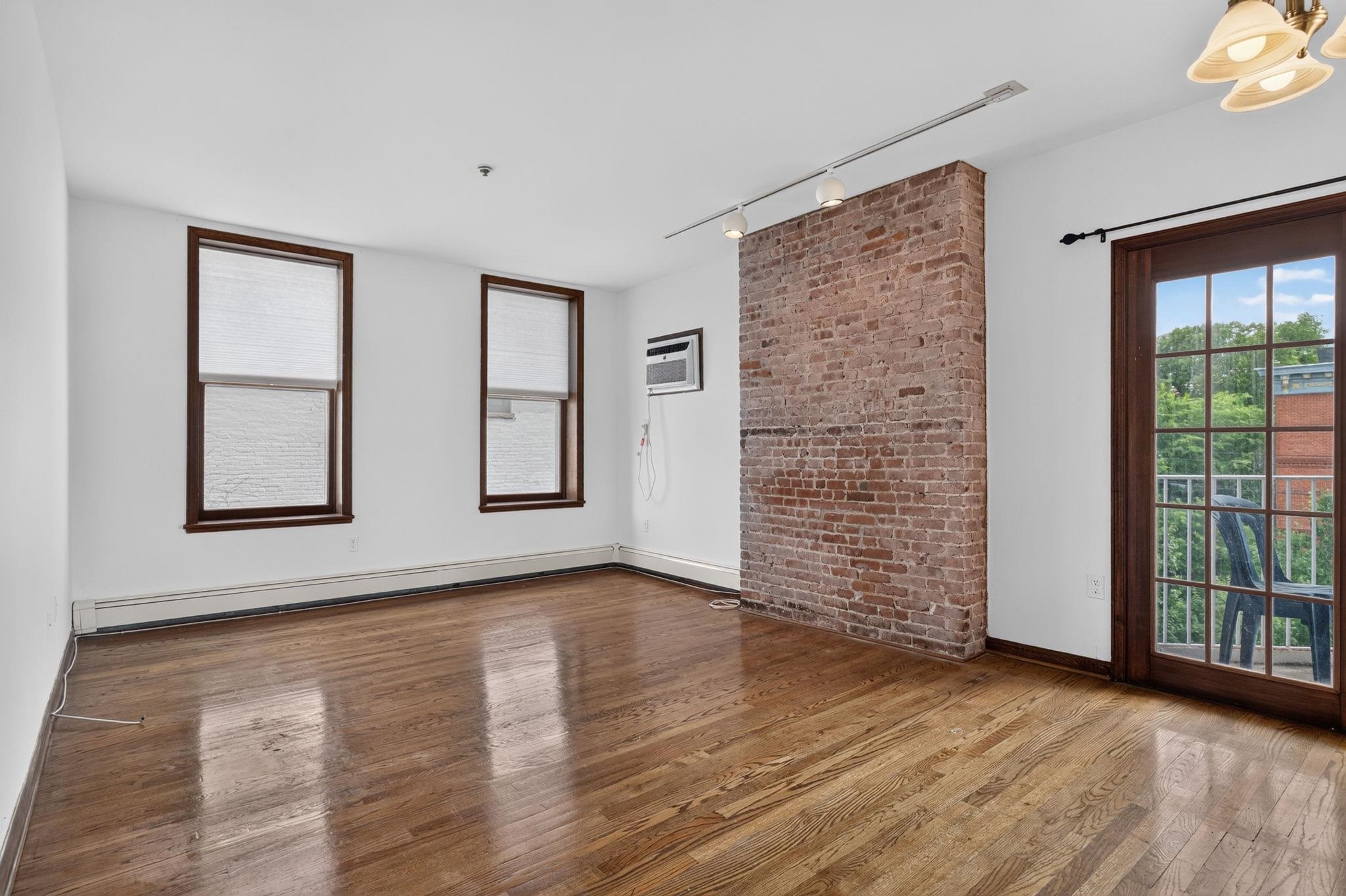 1103 WASHINGTON ST - Photo 4