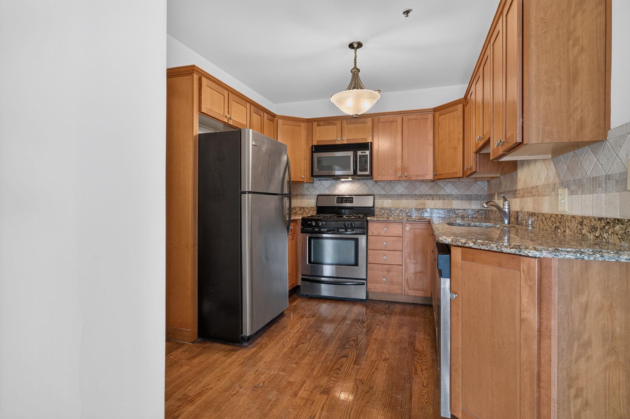 1103 WASHINGTON ST - Photo 5