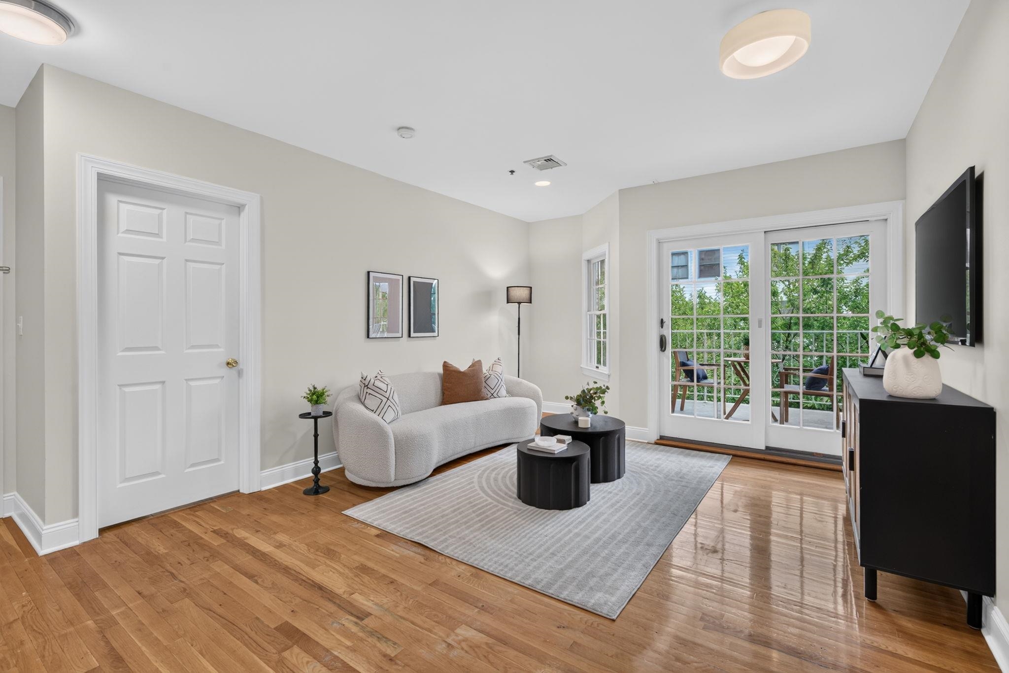 215 GRAND ST - Photo 2