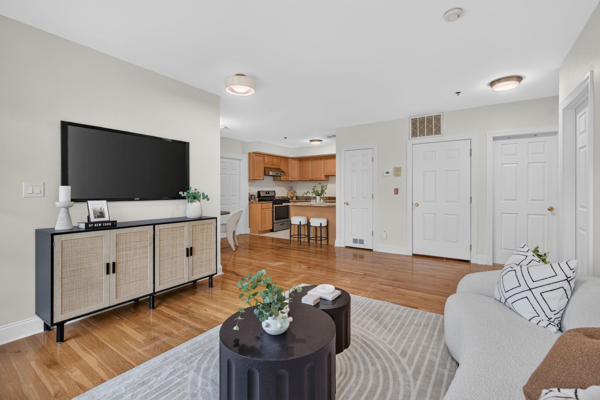 215 GRAND ST - Photo 3