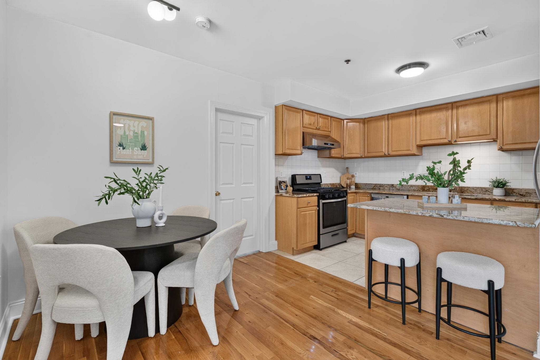 215 GRAND ST - Photo 5
