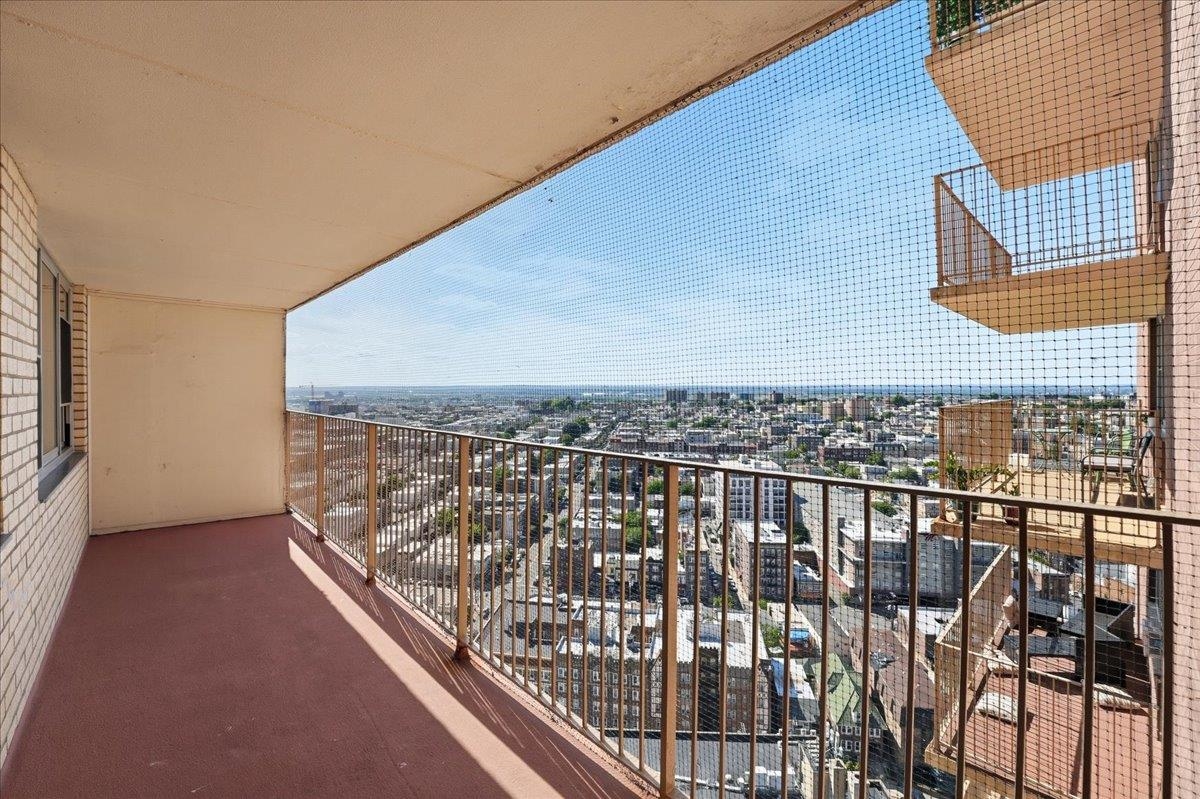6040 BLVD EAST - Photo 2