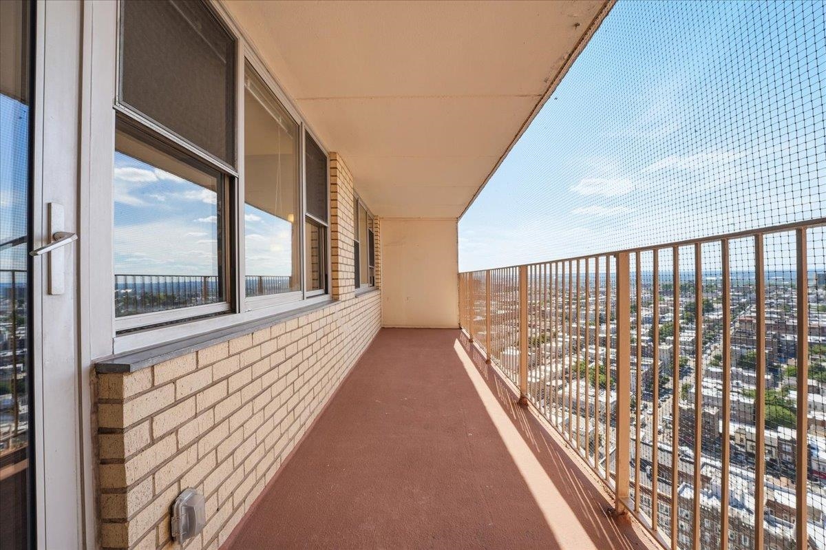 6040 BLVD EAST - Photo 4