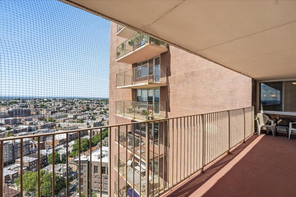 6040 BLVD EAST - Photo 5