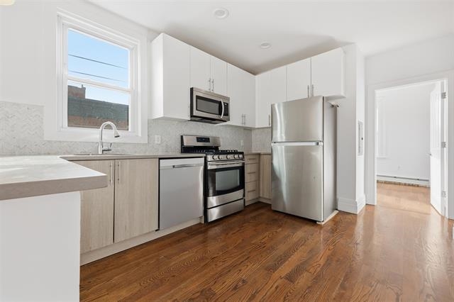 76 BOWERS ST - Photo 3