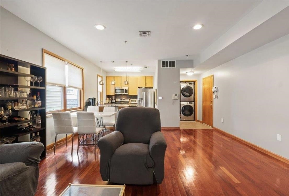 515 30TH ST - Photo 2