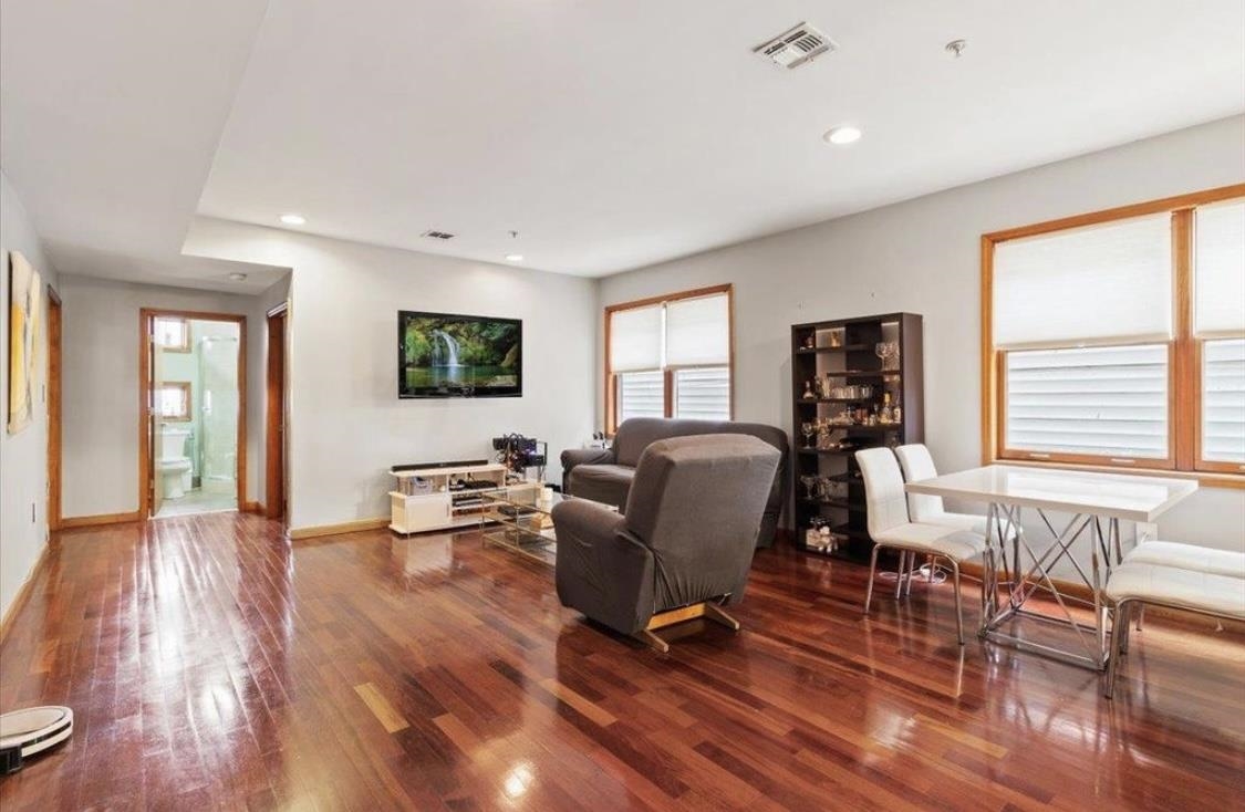 515 30TH ST - Photo 3