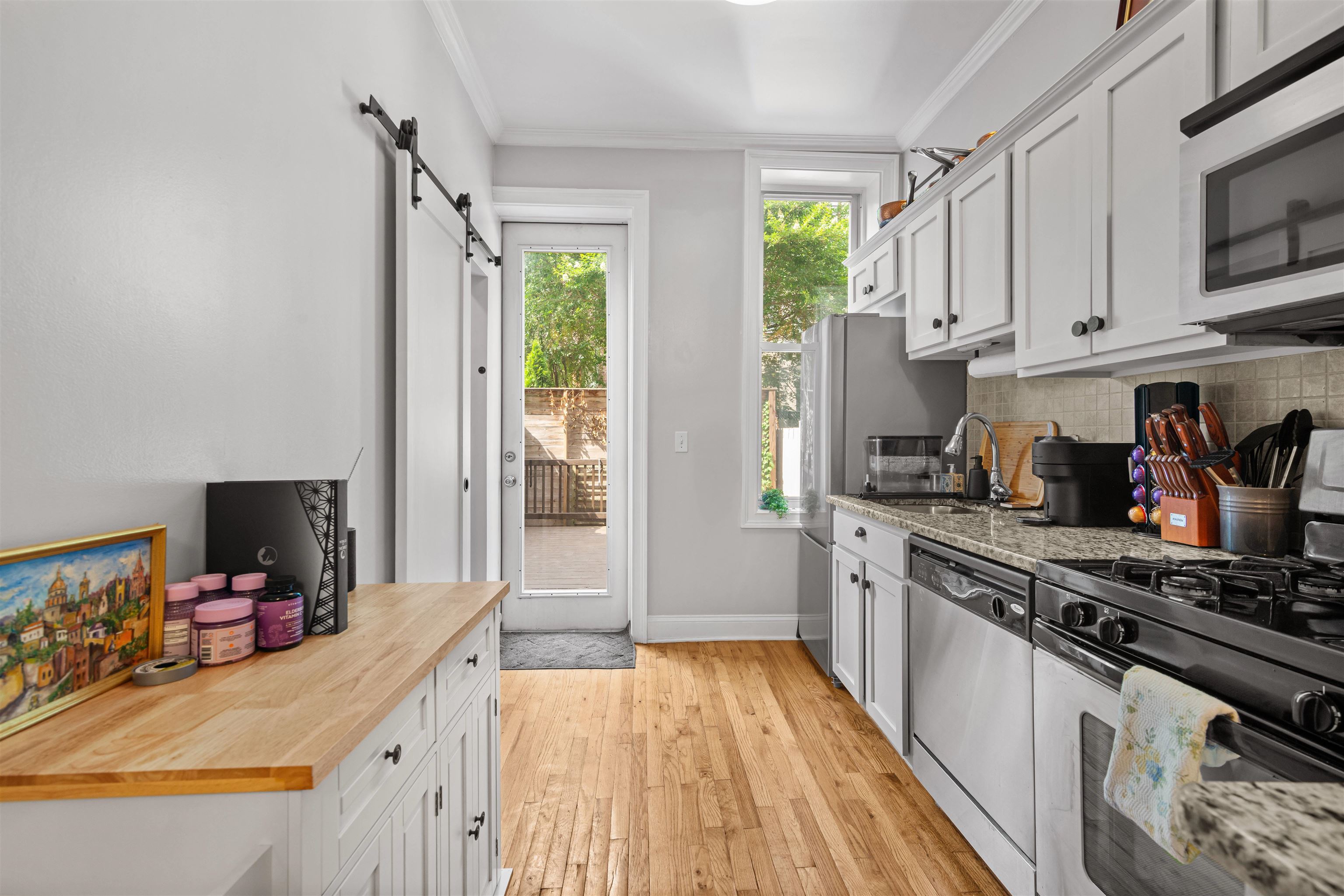206 6TH ST - Photo 3