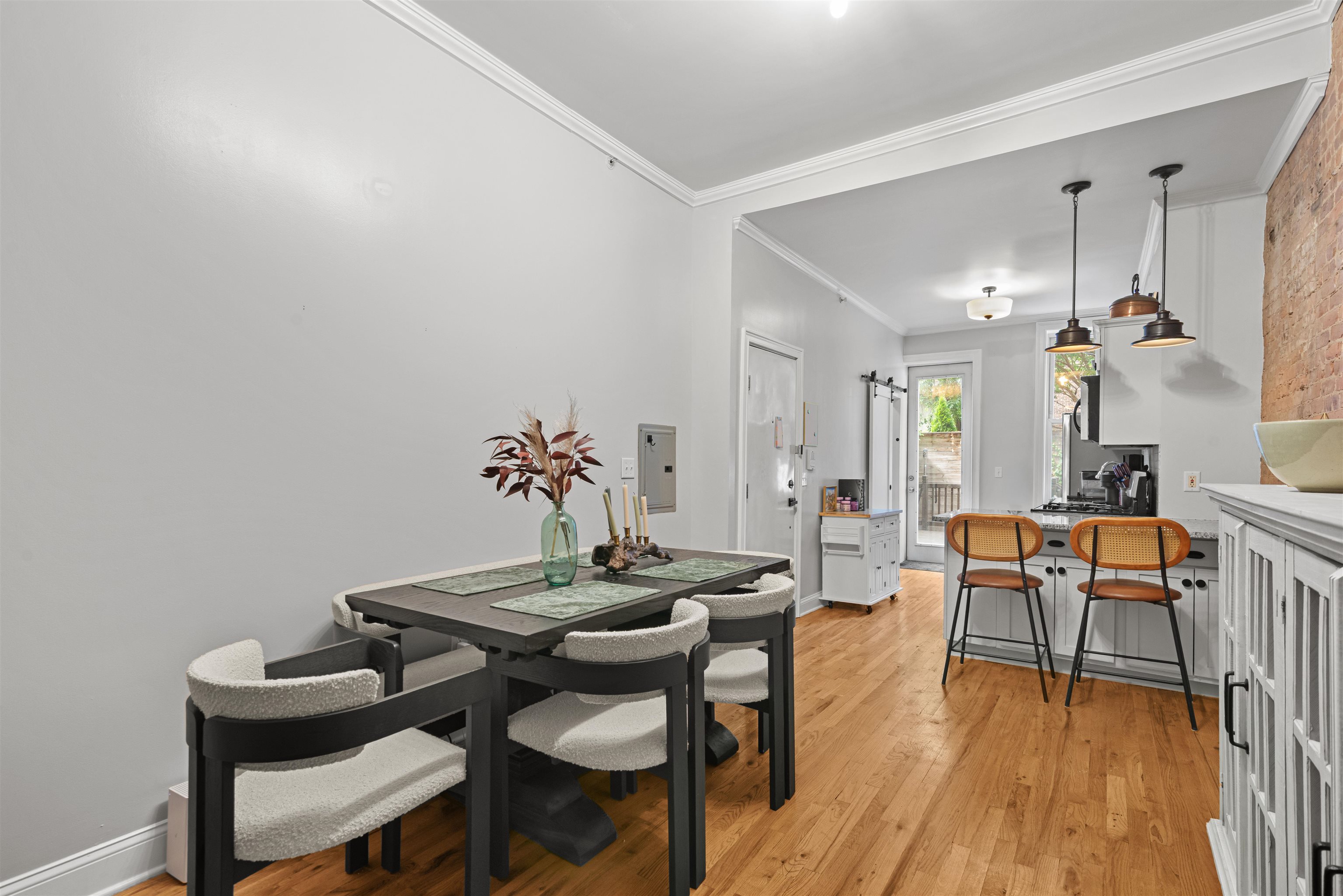 206 6TH ST - Photo 5