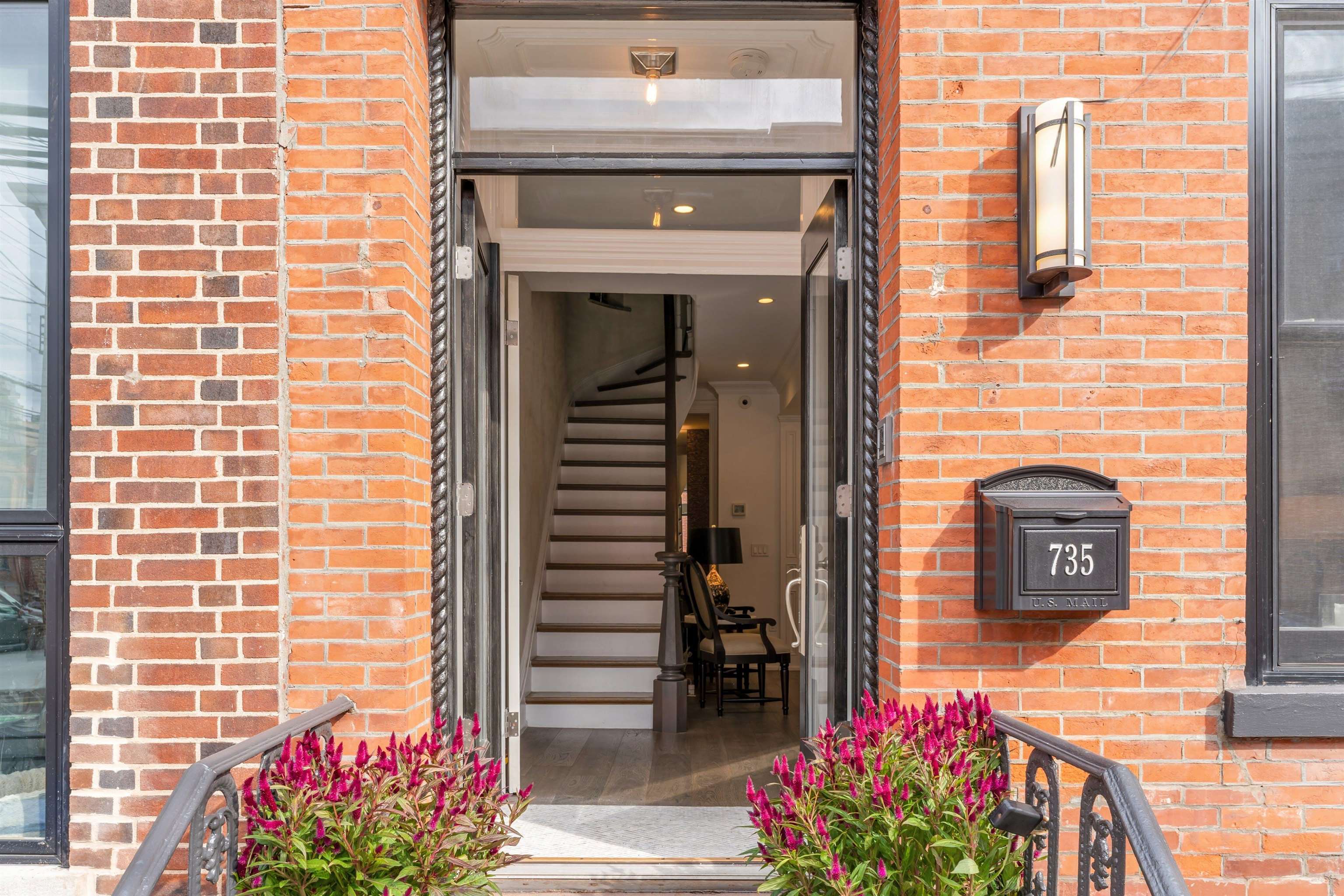 735 BLOOMFIELD ST - Photo 2