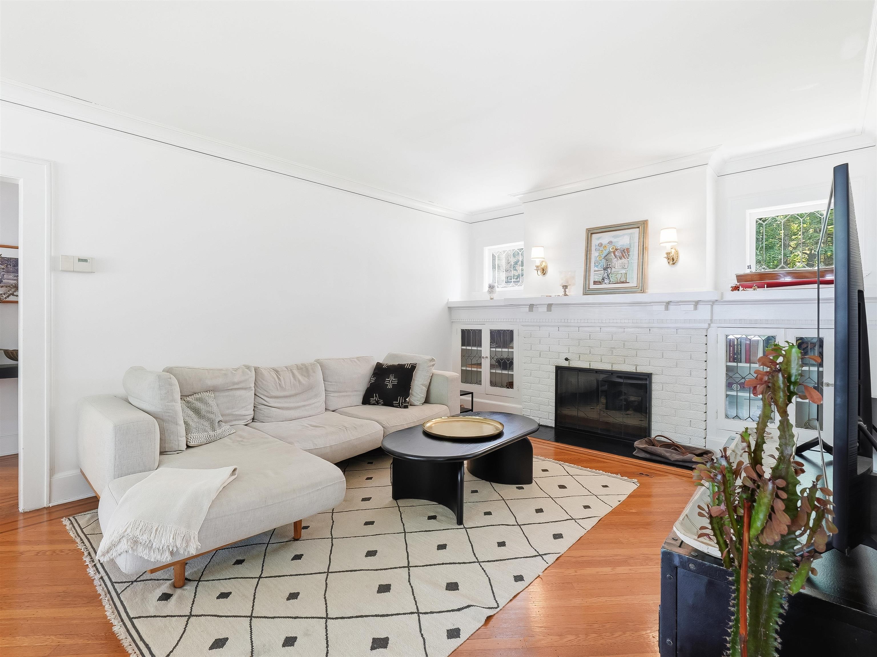 42 COURTER AVE - Photo 4