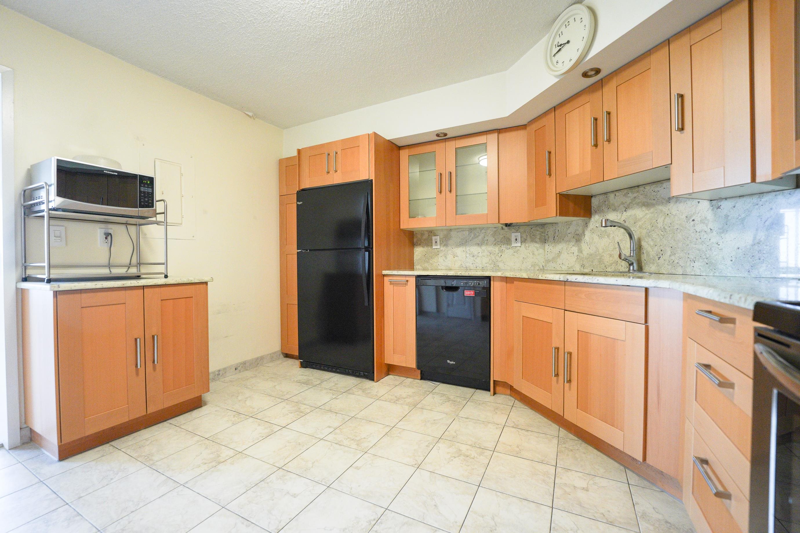 1021 HARMON COVE TOWER - Photo 4