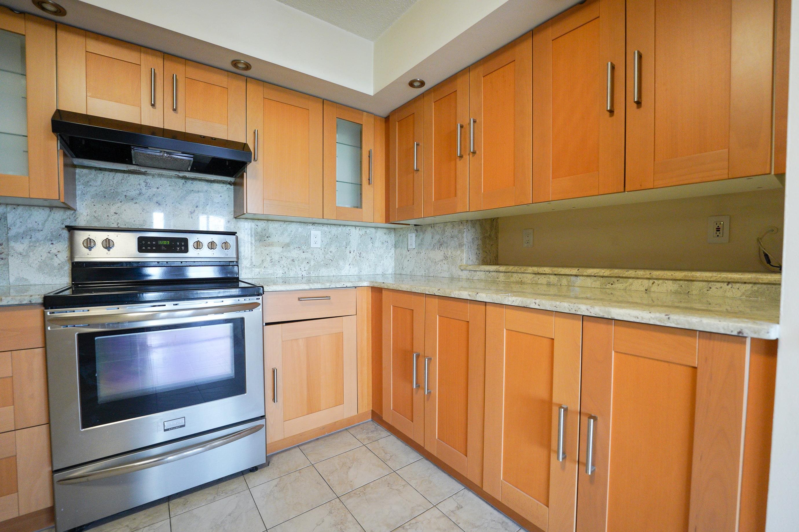 1021 HARMON COVE TOWER - Photo 5