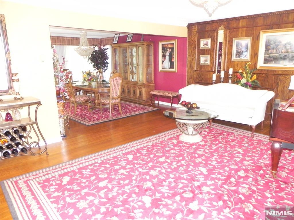 8 MARIANI DR - Photo 2