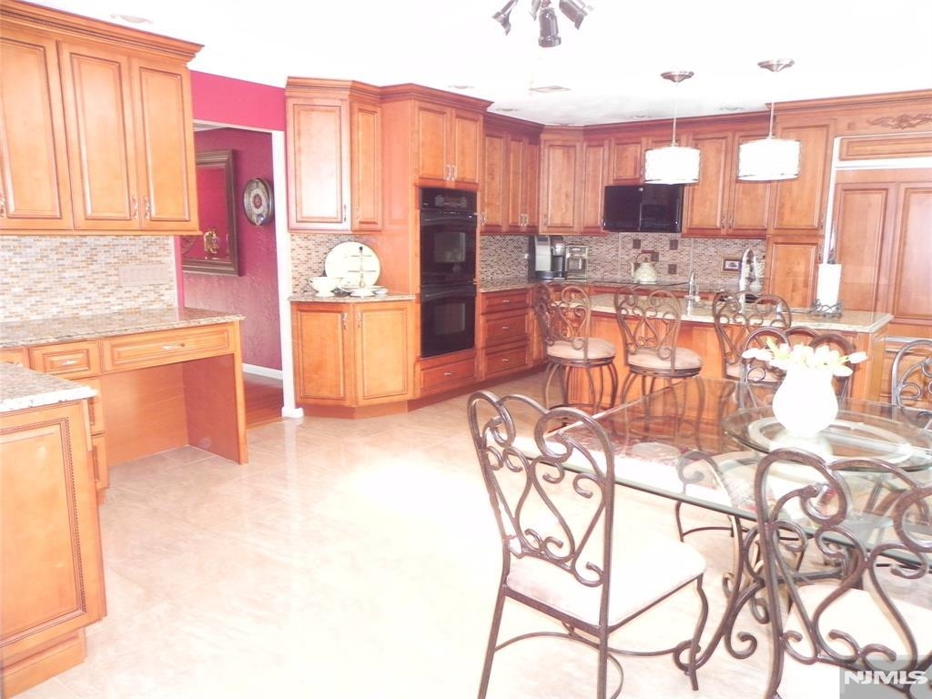 8 MARIANI DR - Photo 3
