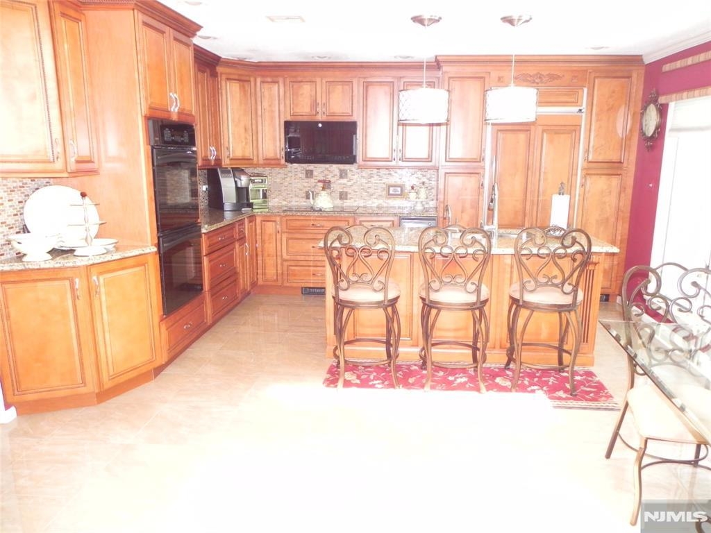 8 MARIANI DR - Photo 4