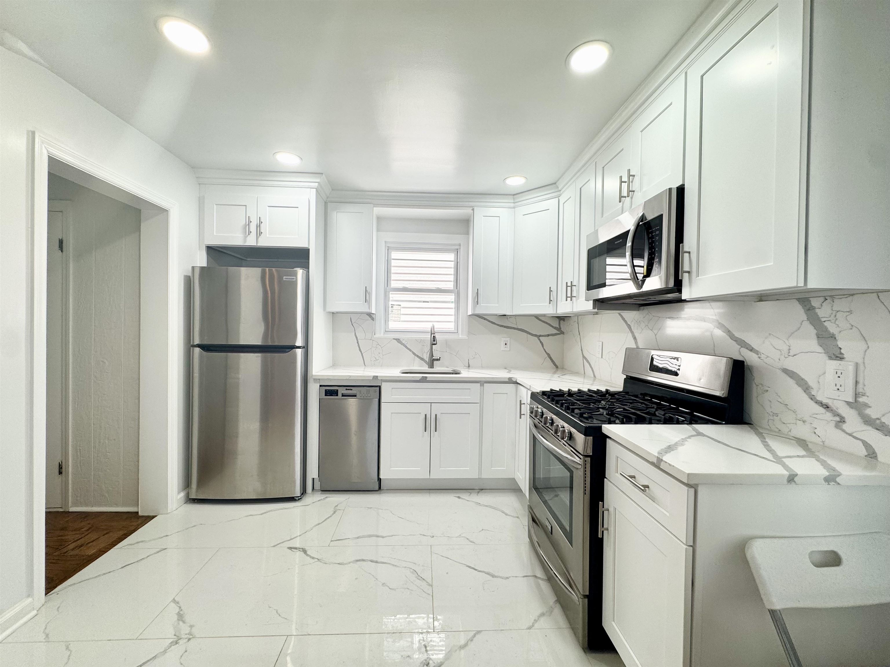 9005 DURHAM AVE - Photo 5