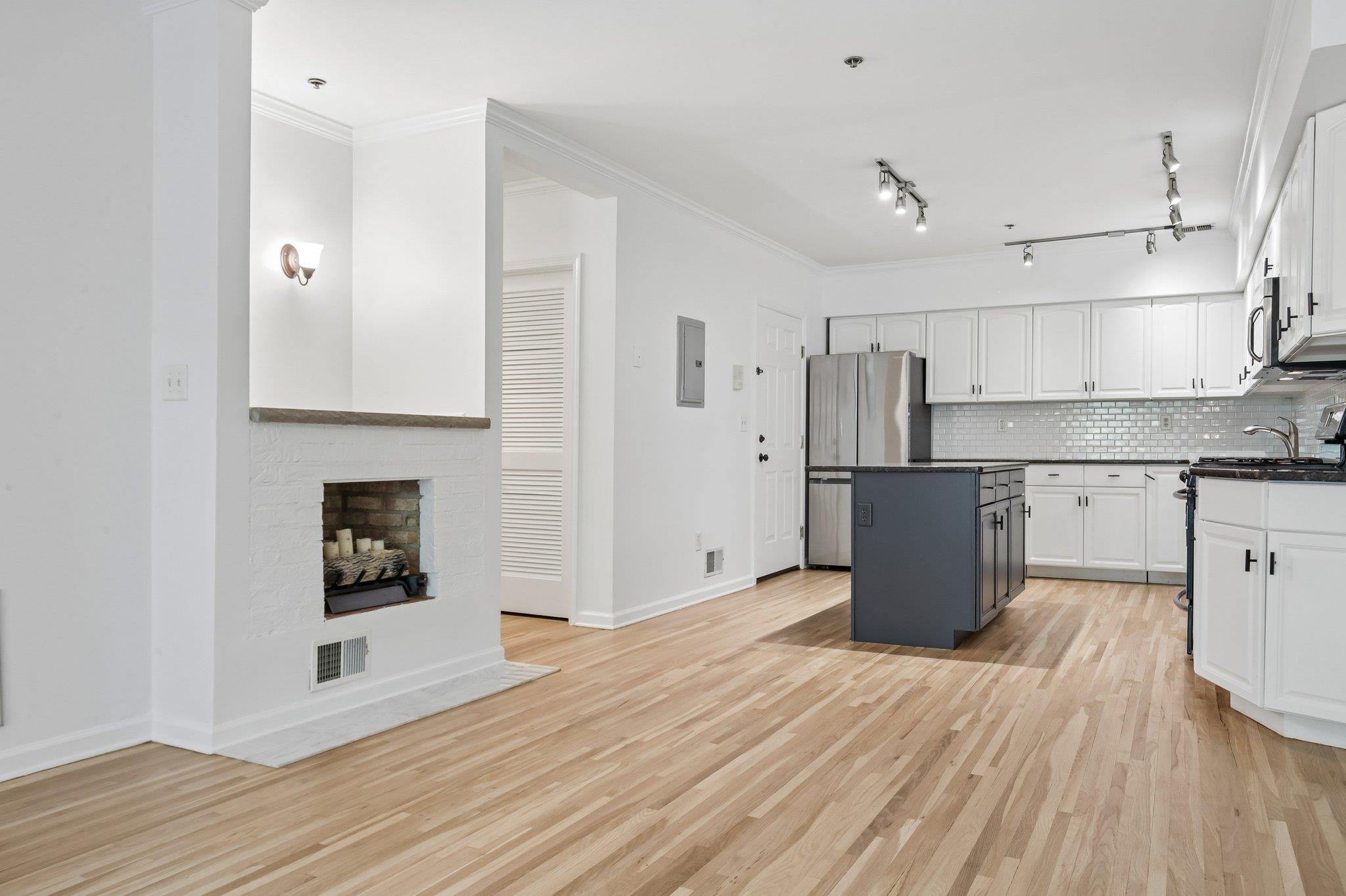 508 1ST ST - Photo 4