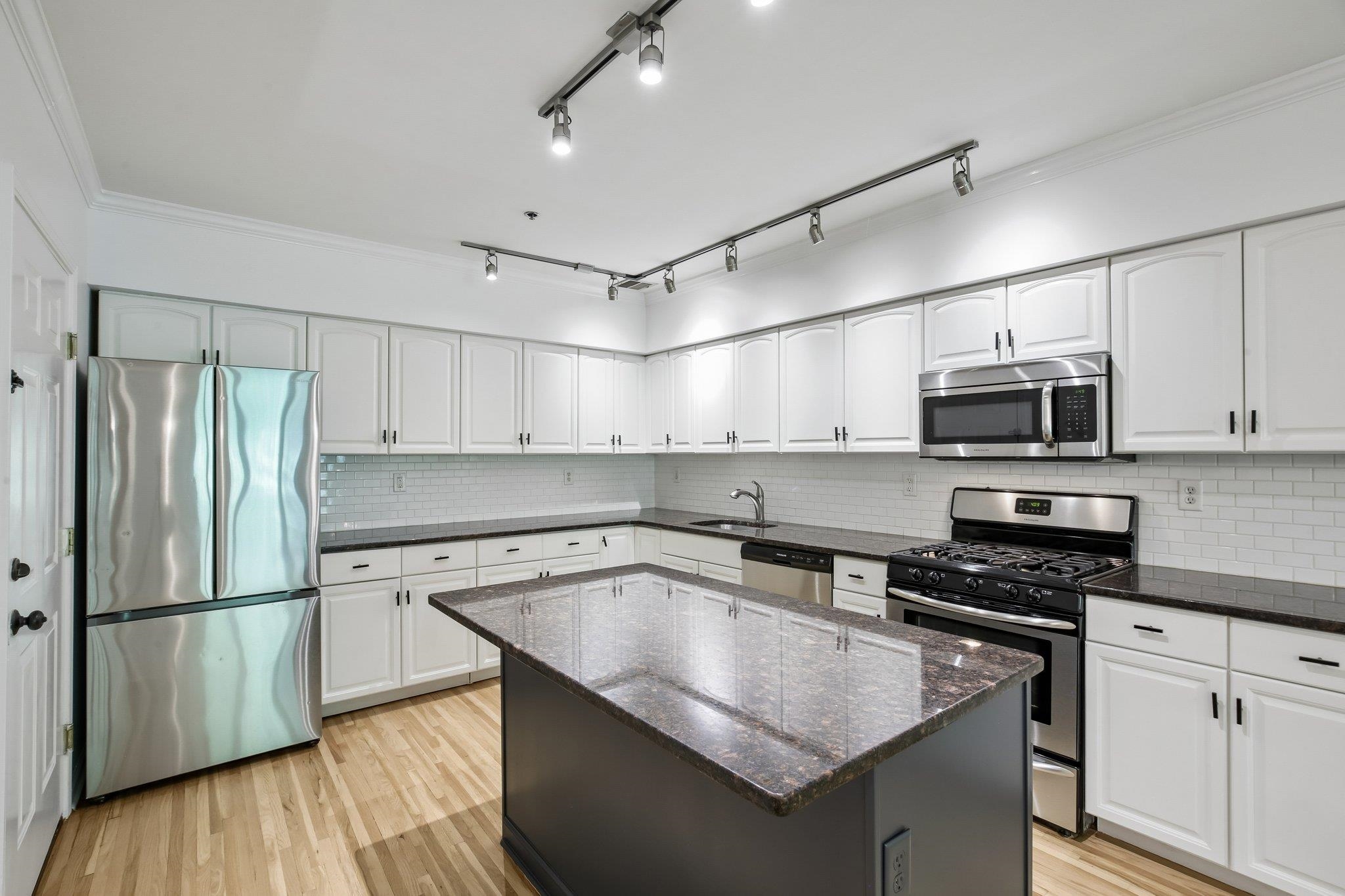 508 1ST ST - Photo 5