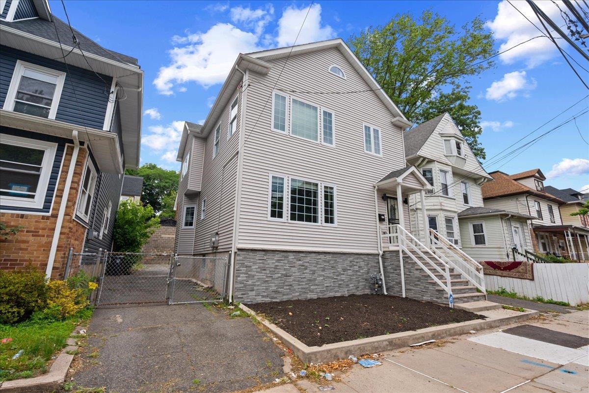 35-37 WEST END AVE - Photo 3