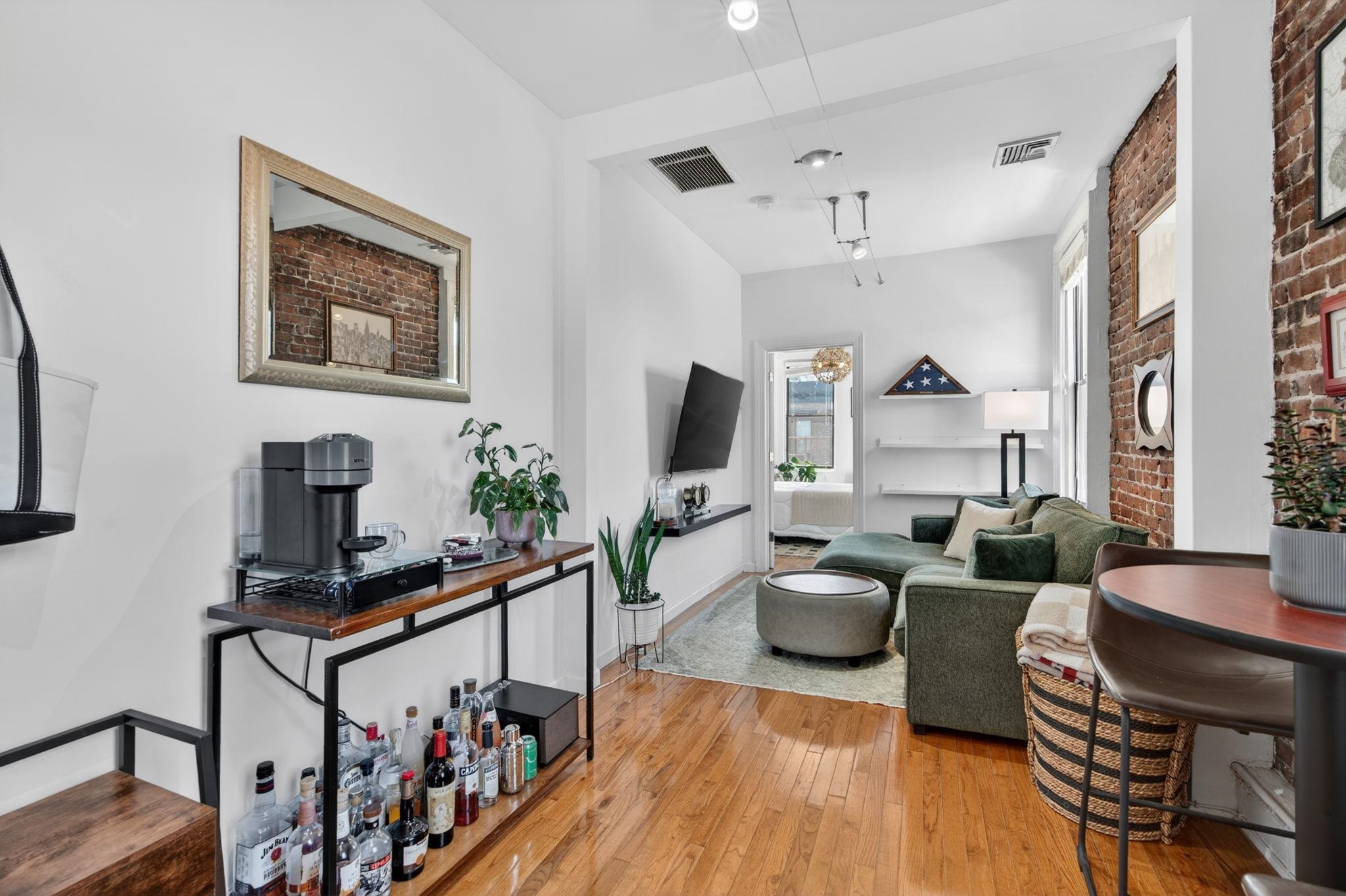 133 MADISON ST - Photo 2